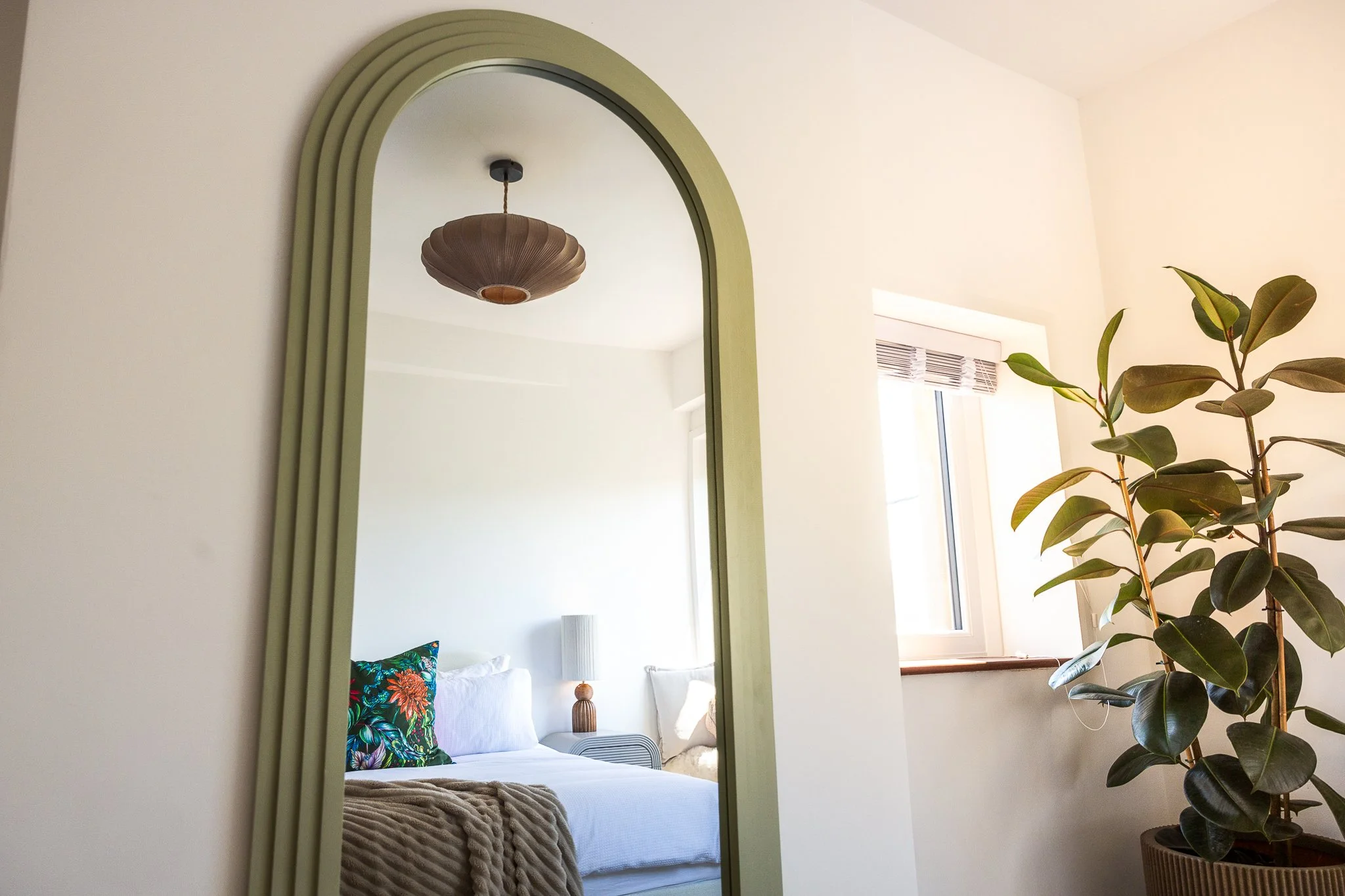 Burhill-house-accoutre-holiday-let-kingsize-bed-ripponden-0816.JPG