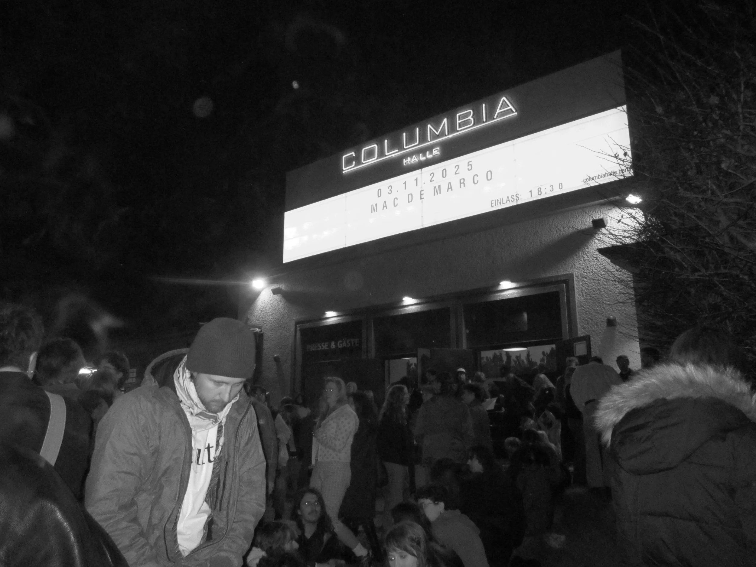Mac DeMarco live at Columbiahalle, Berlin (3.11.25)