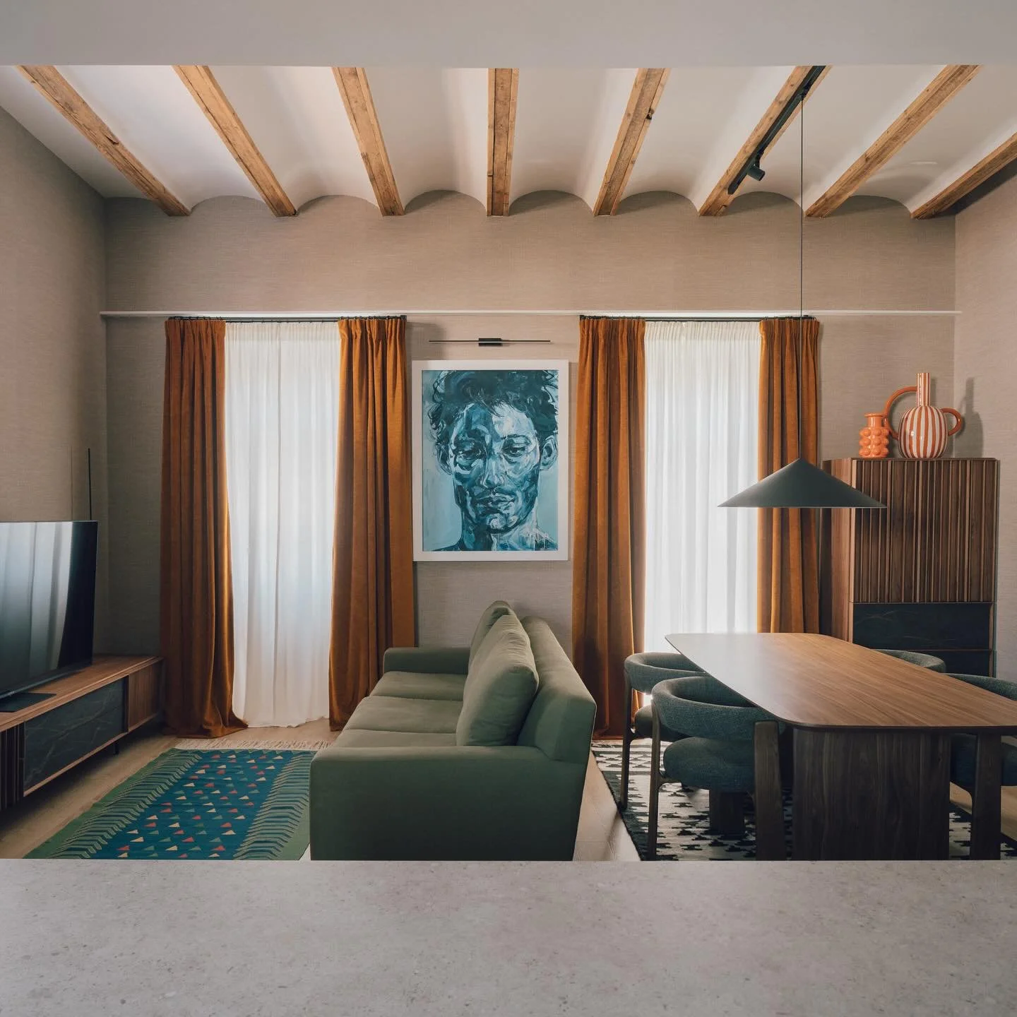 Casa Cuba en todo su esplendor✨🔆⭐️

Aqu&iacute; ten&iacute;amos claro que lo que se necesitaba eran espacios abiertos 🙌🏽 y lo menos compartimentados posible. 

Part&iacute;amos de una casa antigua, con elementos especiales ocultos, esperando a ser