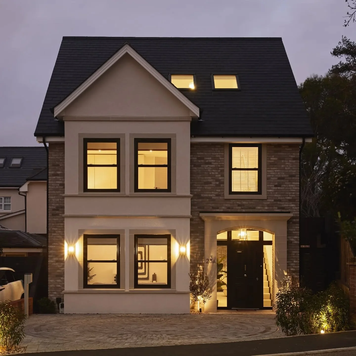 Lilliput Road ✨

Completed and handed over earlier this year &ndash; still one of our favourite modern family homes, with that warm evening glow and serious kerb appeal.

@oliversmithphotography 

#luxuryhomes #luxuryproperty #newbuild #housegoals #k