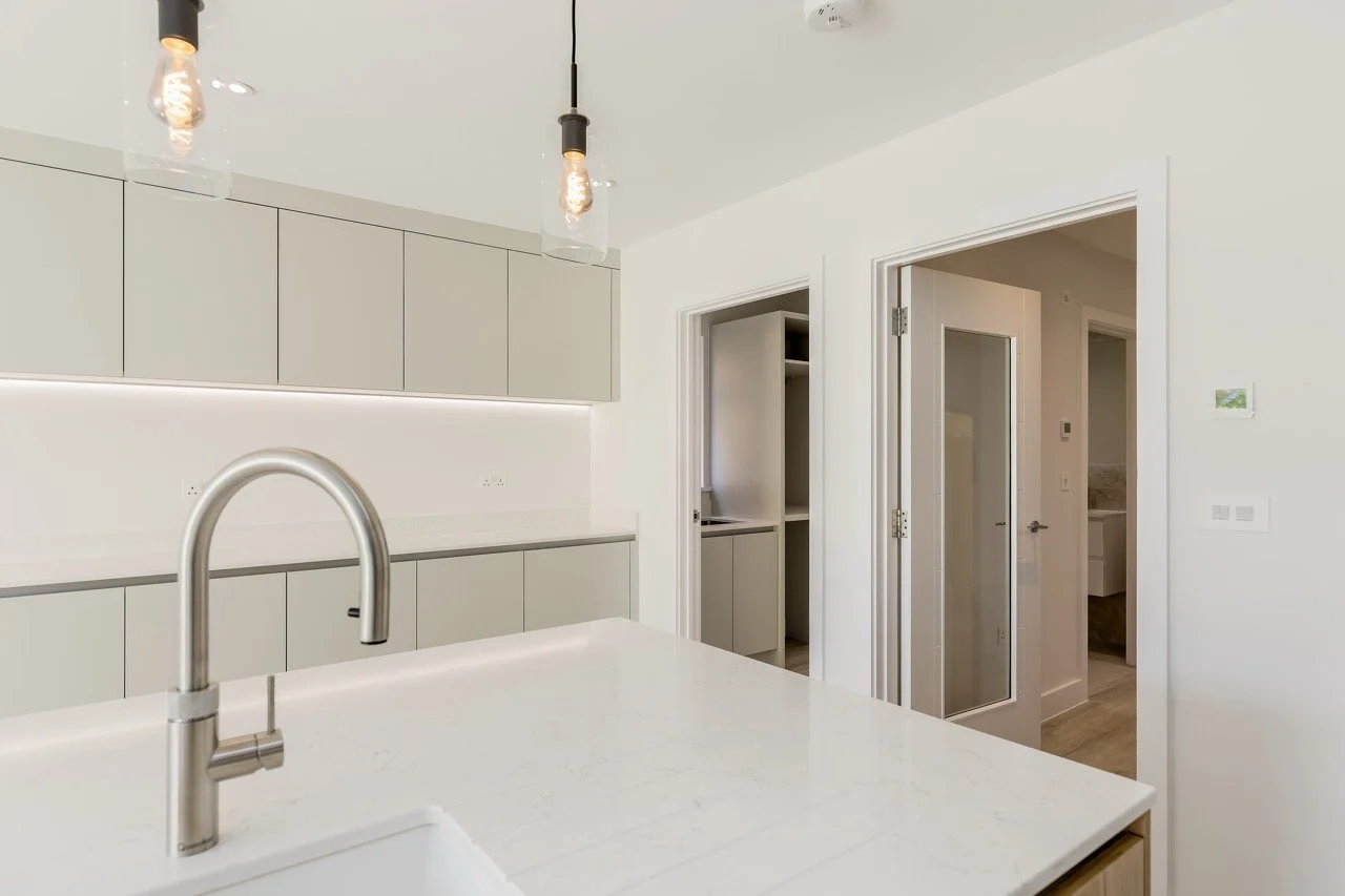 41aKingsAvenueph12 Large Large.jpeg