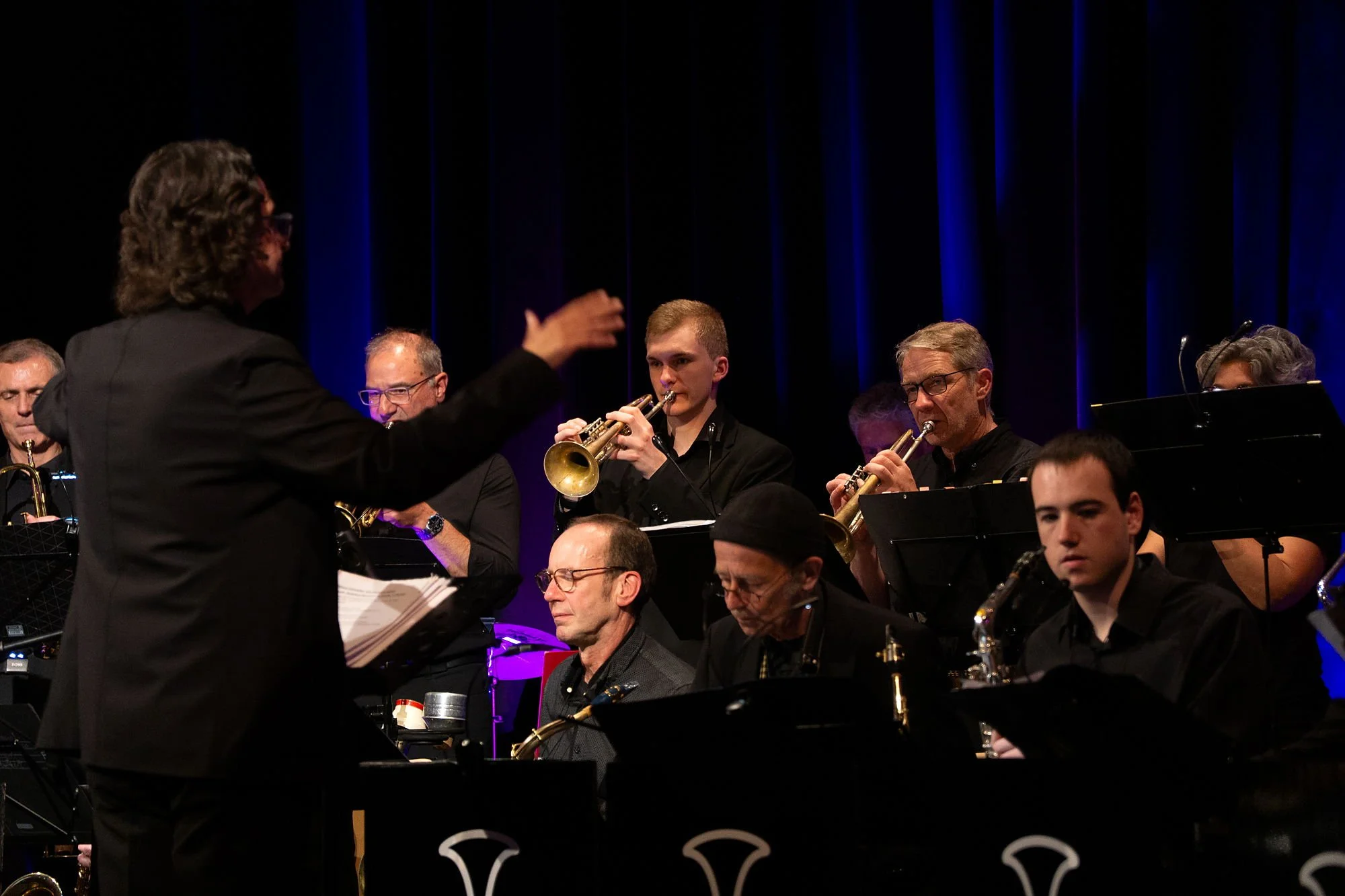 Dirigat und Trompetensatz der Bigband Vaterstetten beim Jazz Light 2026