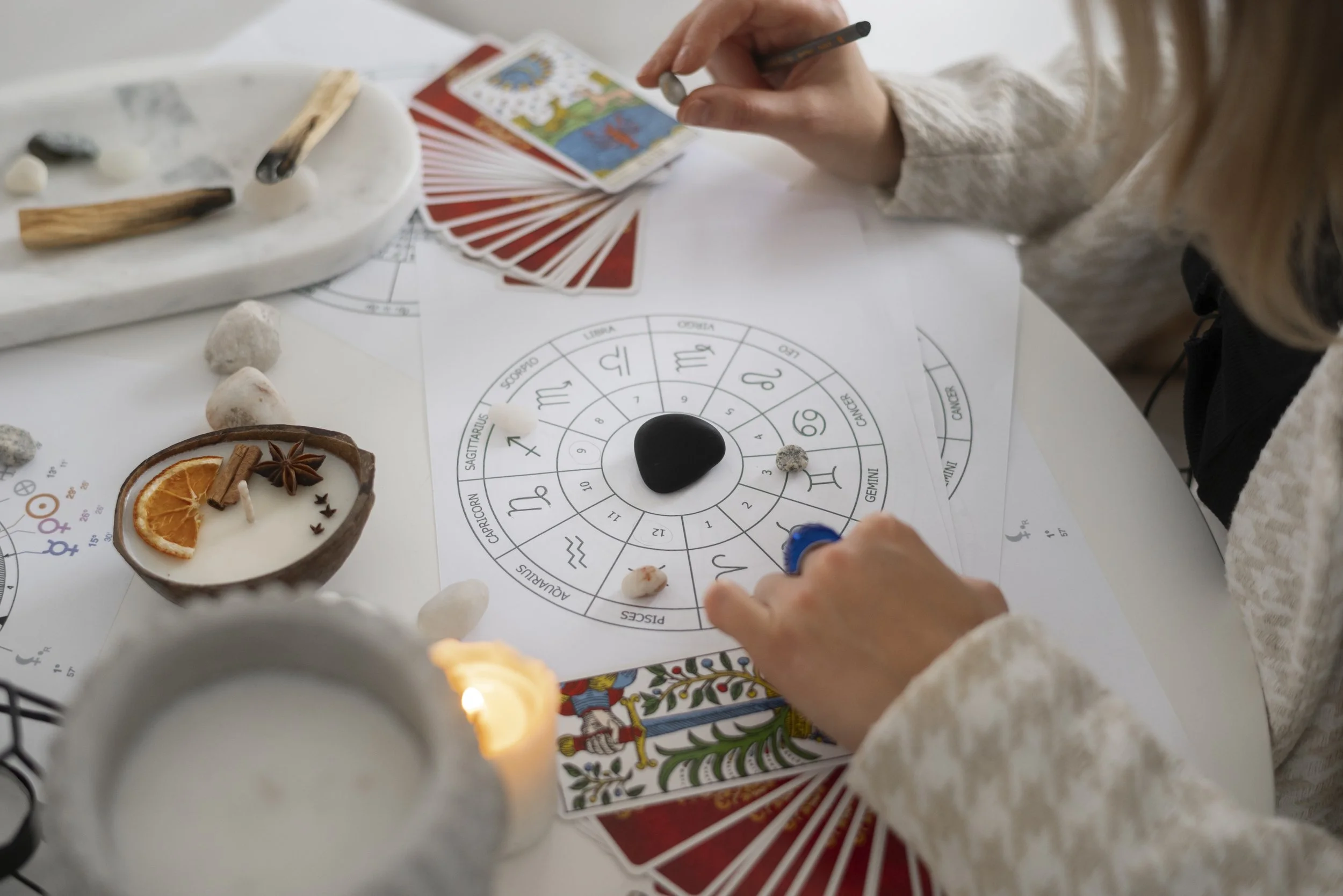 O que aprendi com o tarot e a astrologia?