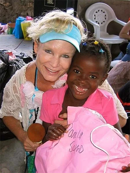 Children's Day with gifts and Mama Aida!
