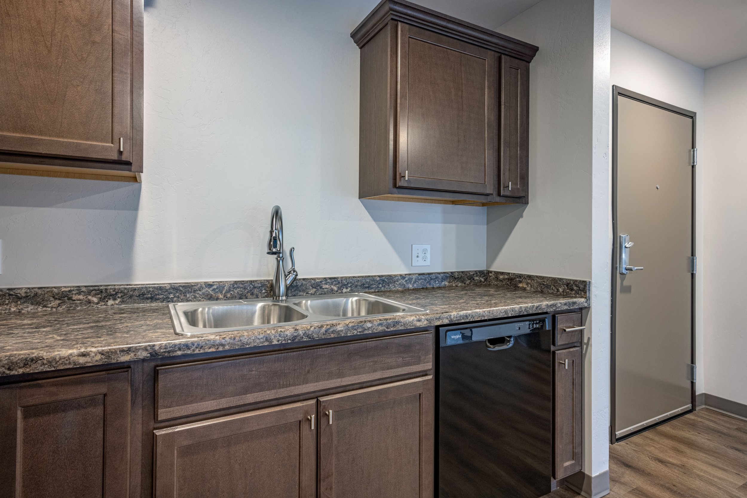 Kitchen 1-2.jpg