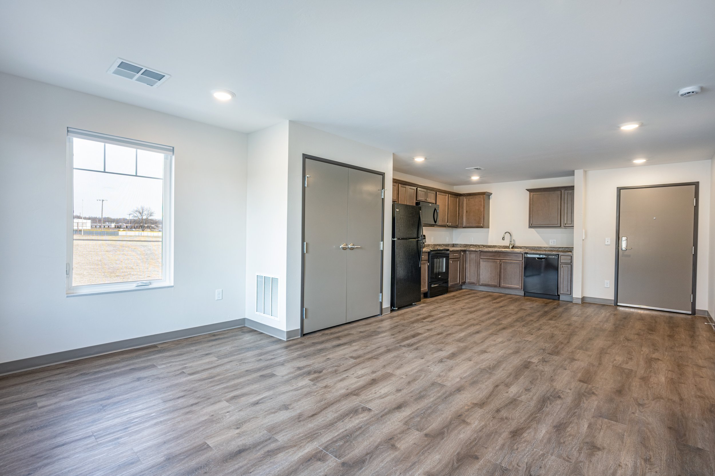 Living Room 1-2.jpg