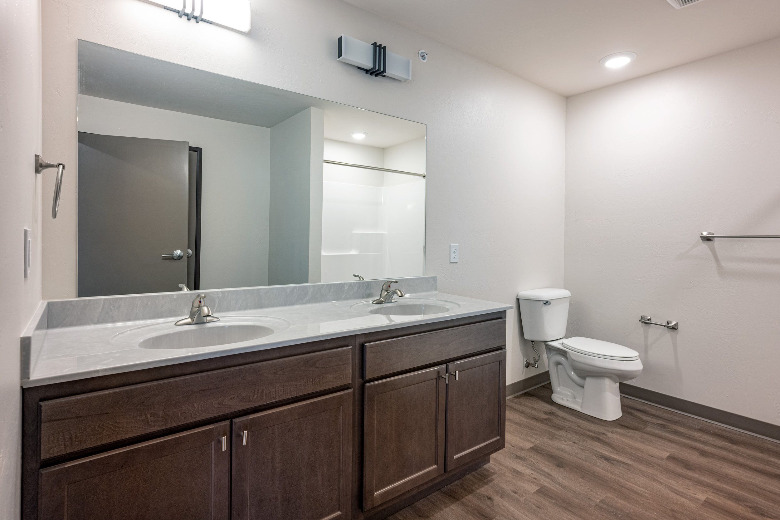 Bathroom 1-1.jpg