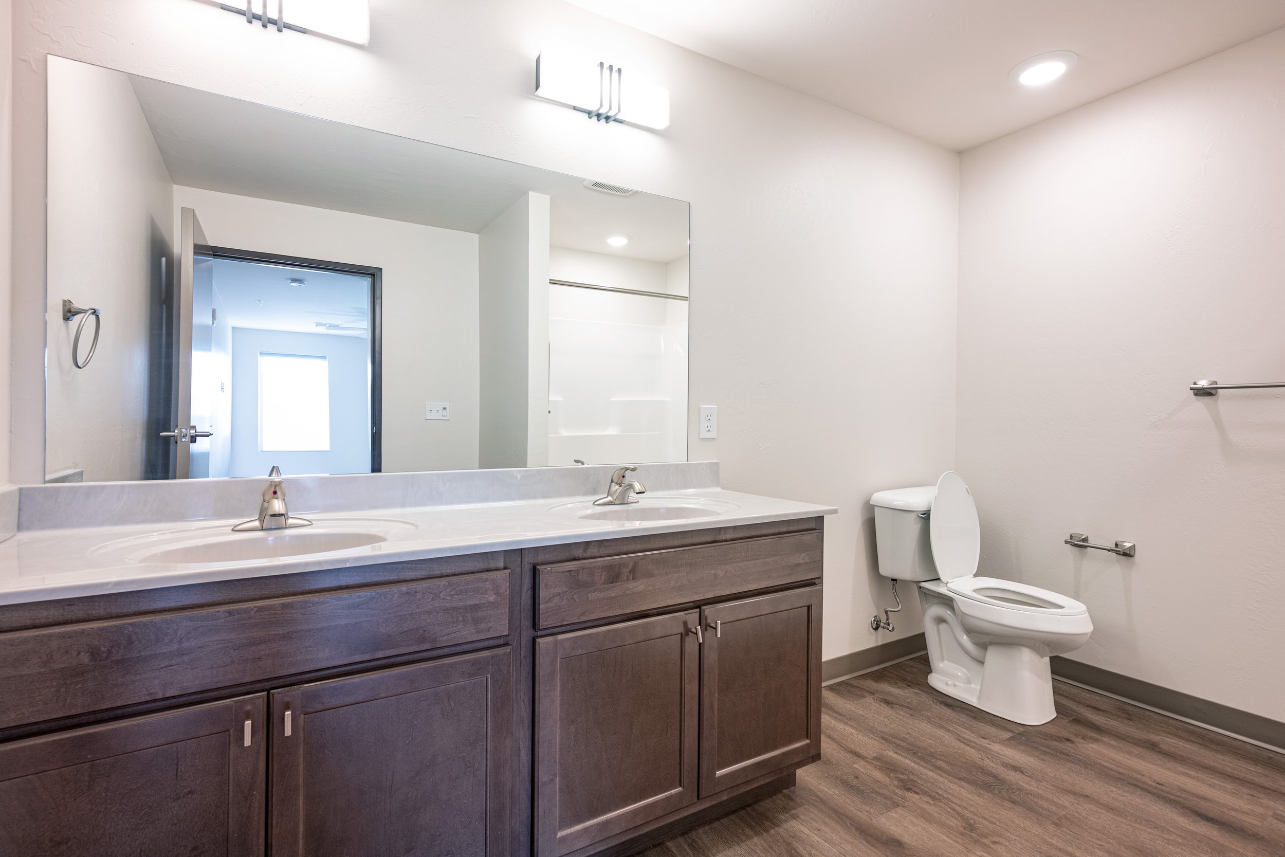Bathroom 1-3.jpg
