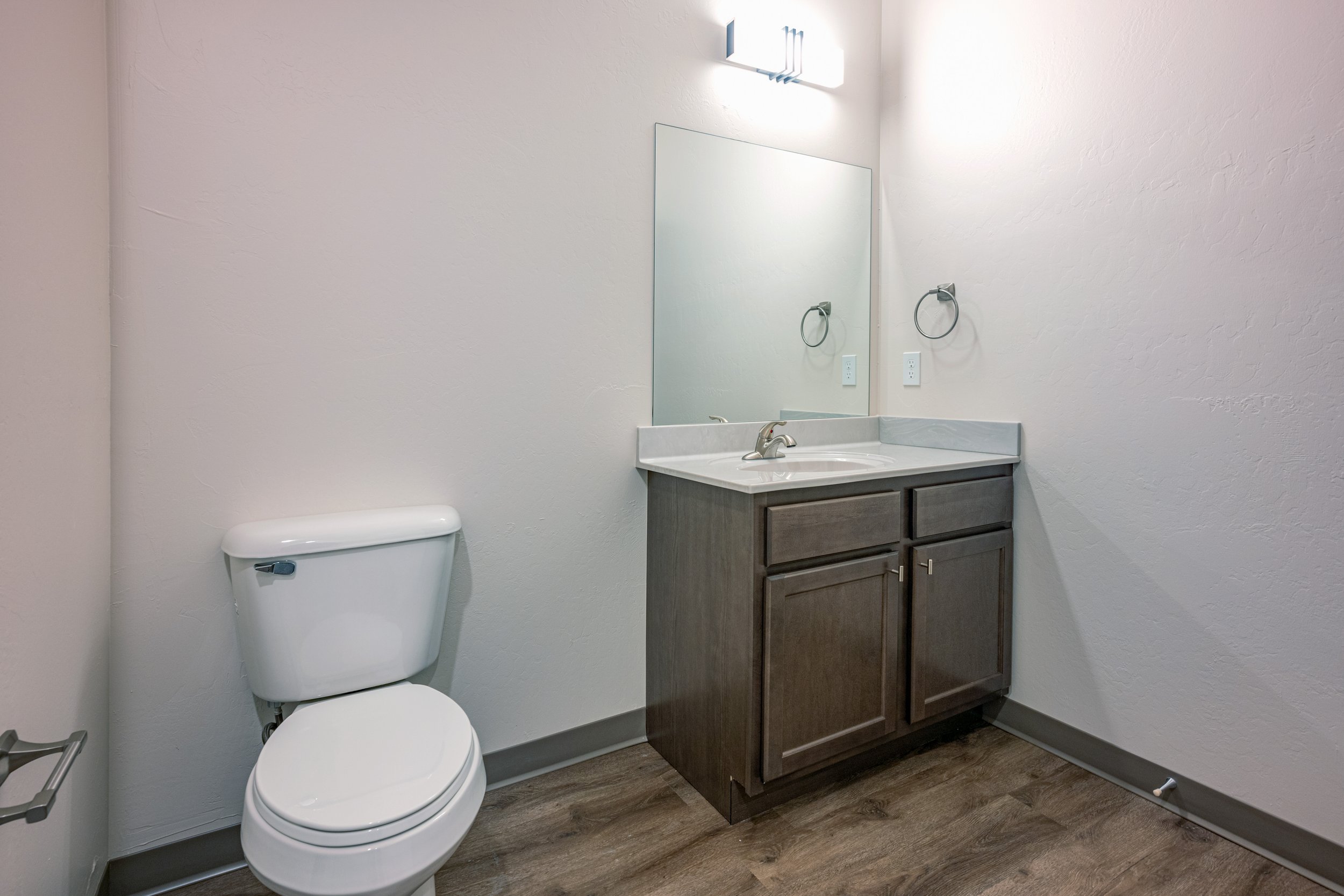 Bathroom 2-2.jpg