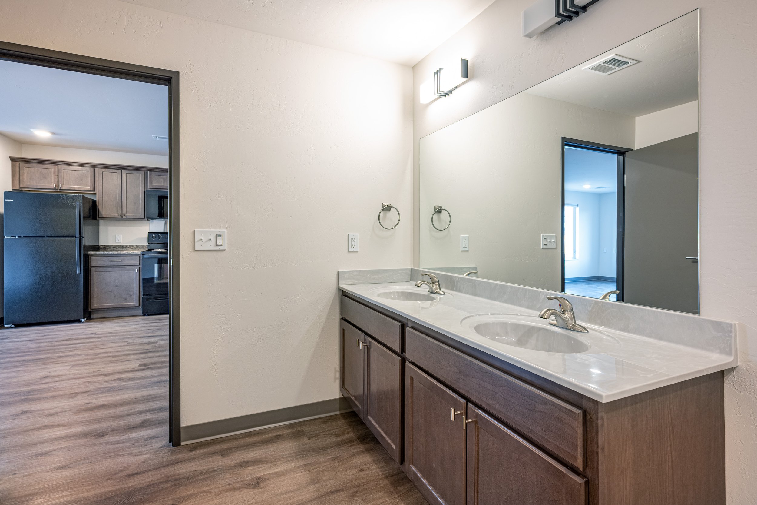 Bathroom 1-2.jpg