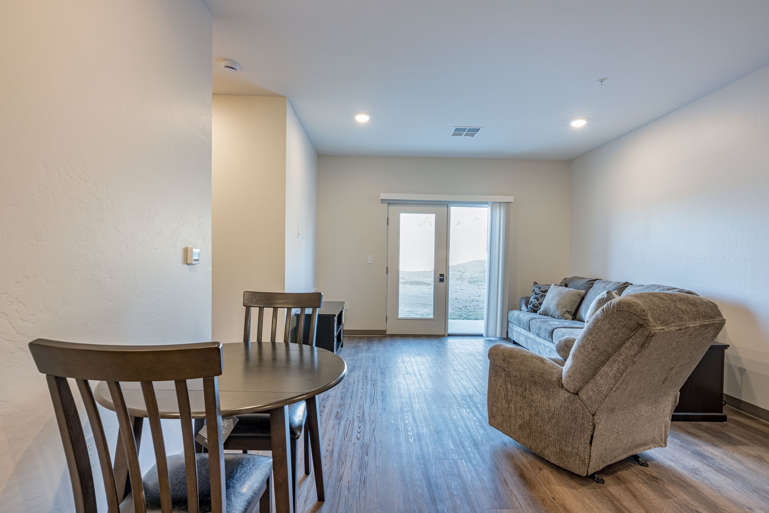 TWO BEDROOM/TWO BATHROOM $1400/MONTH