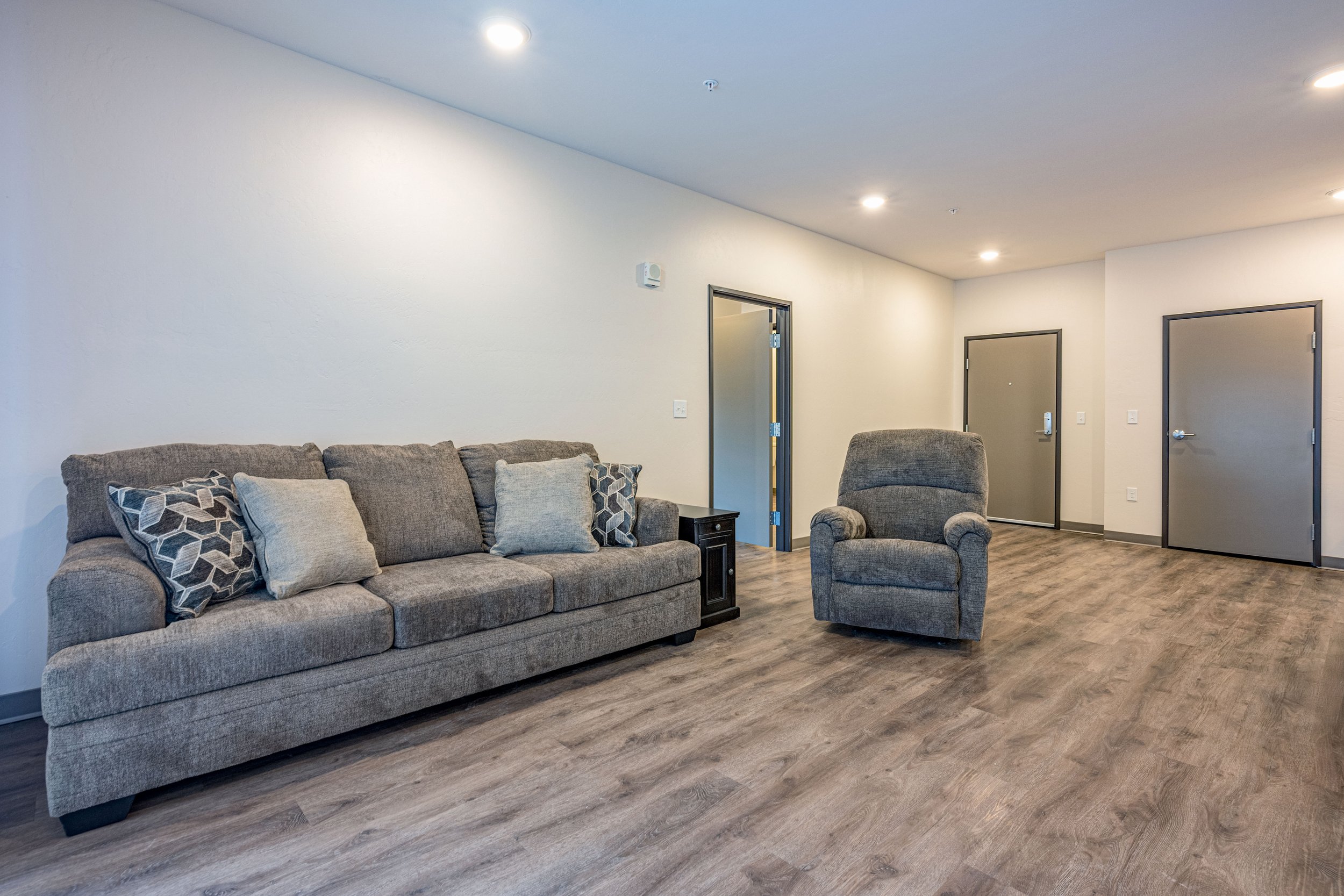 Living Room 1-2.jpg