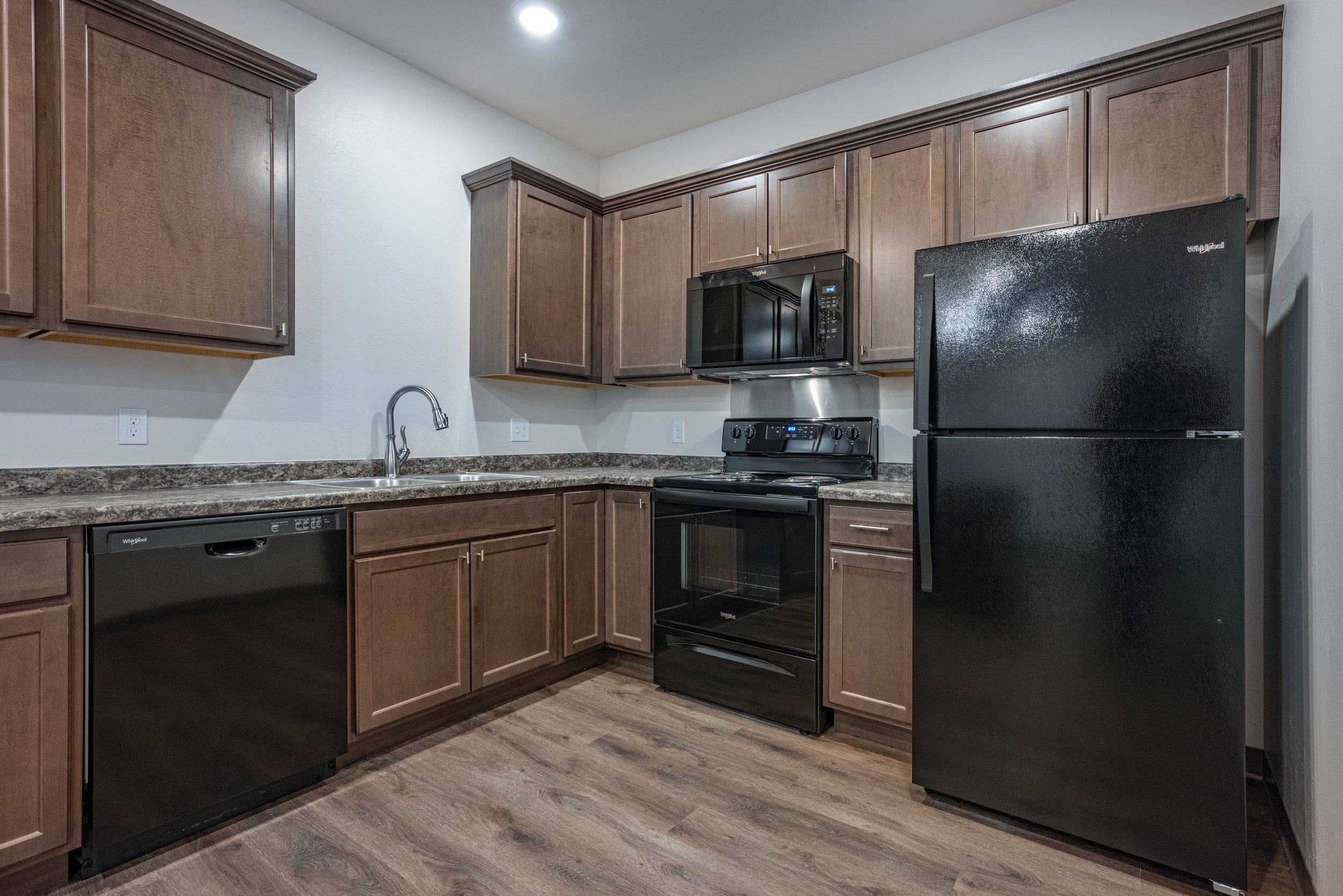 Kitchen 1-2.jpg