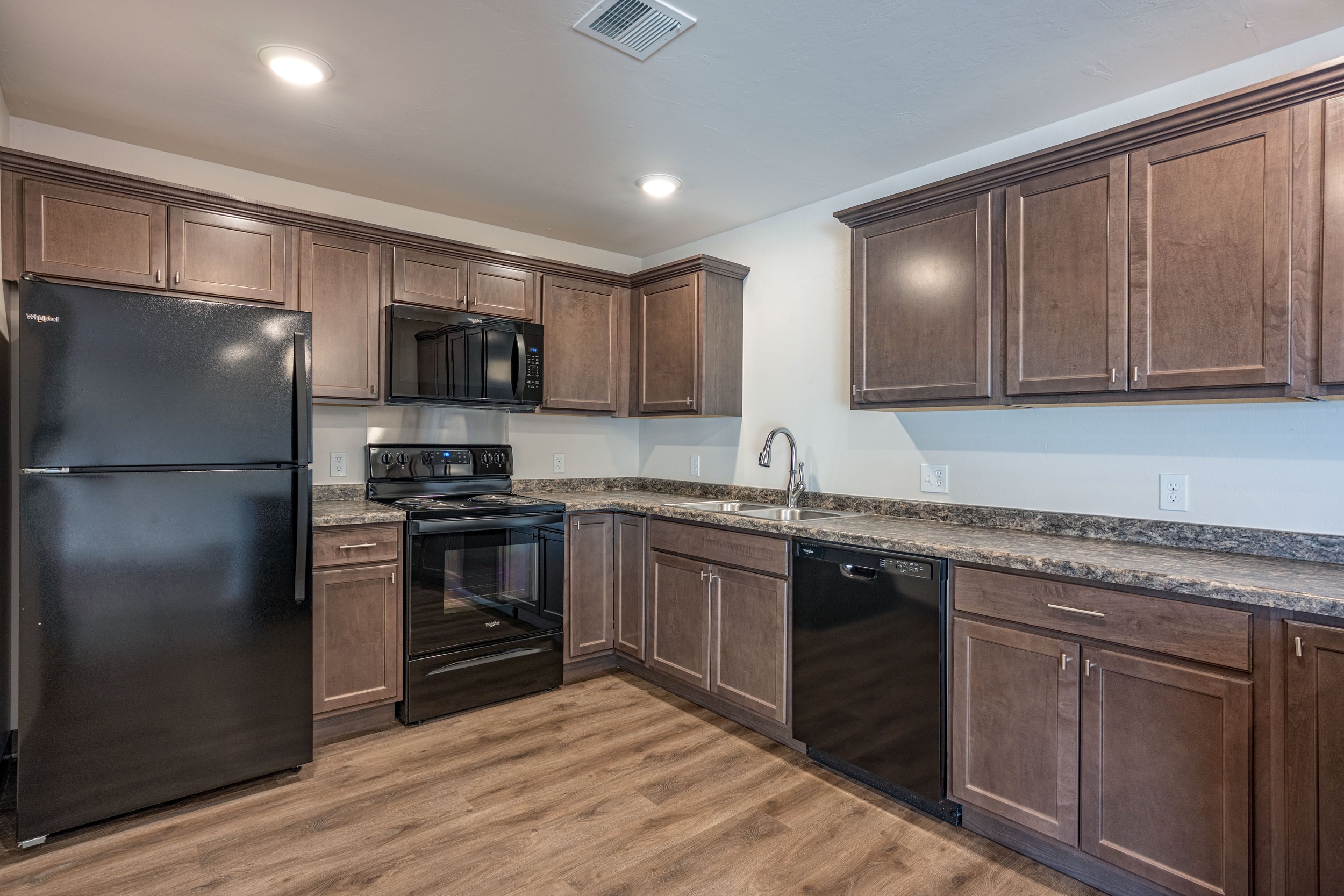 Kitchen 1-2.jpg