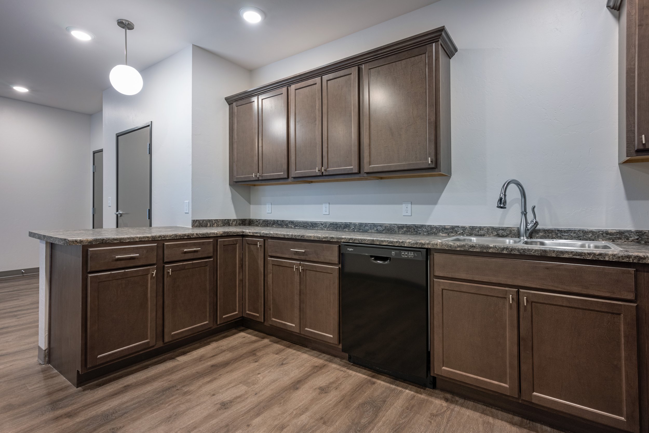 Kitchen 1-3.jpg