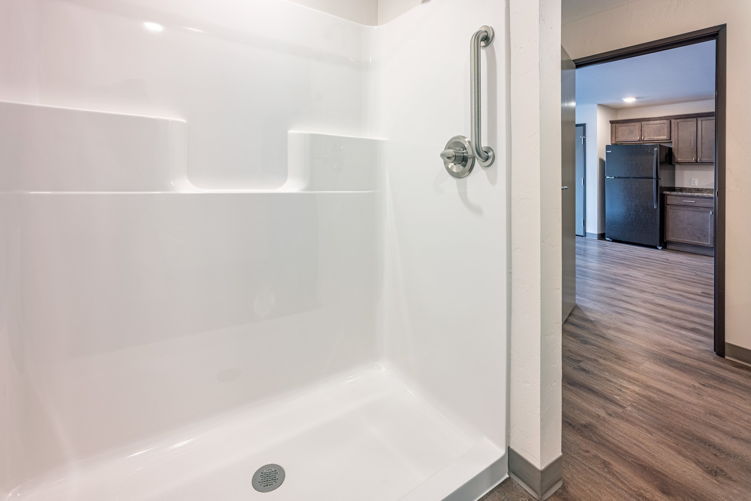 Bathroom 1-3.jpg