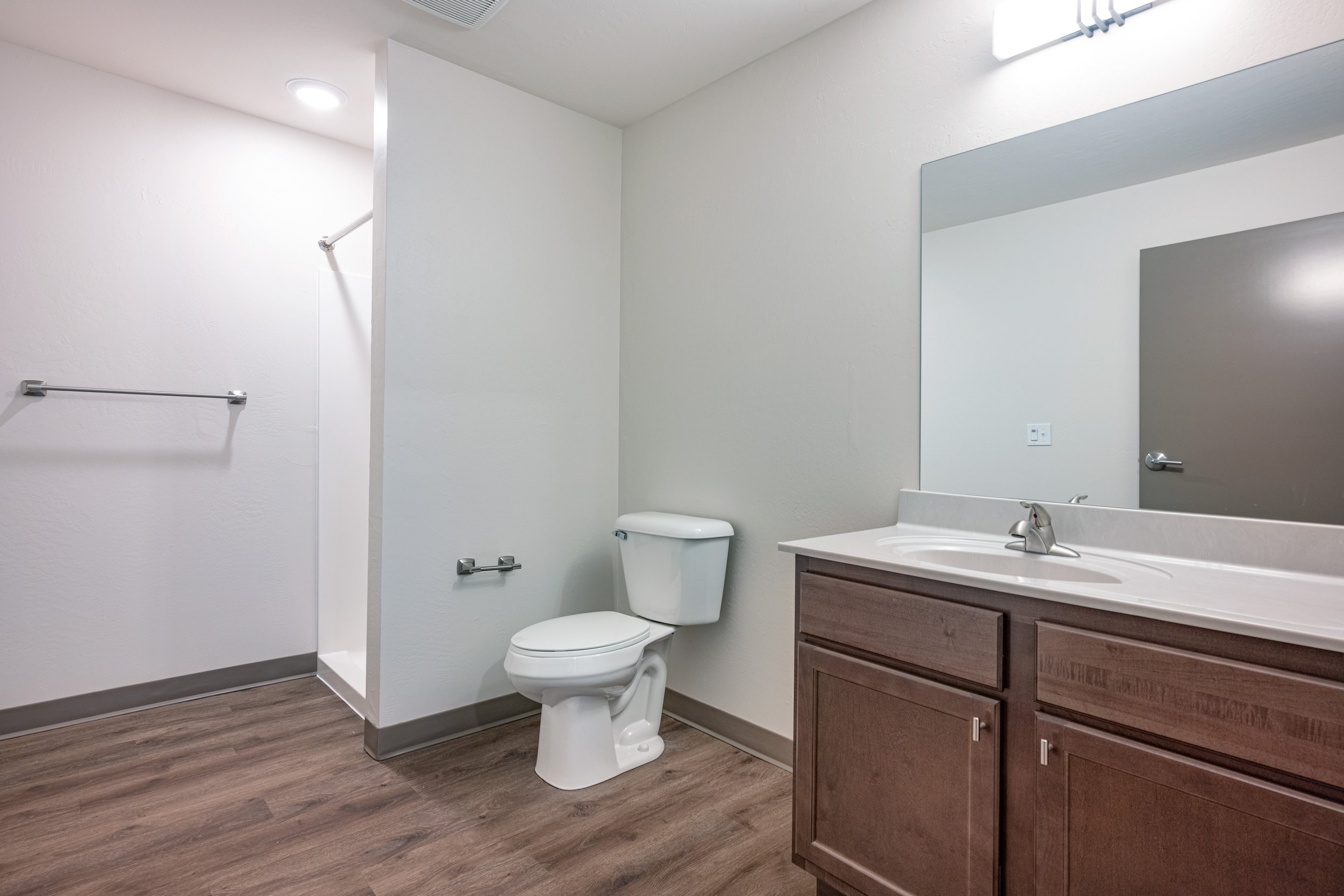 Bathroom 2-3.jpg