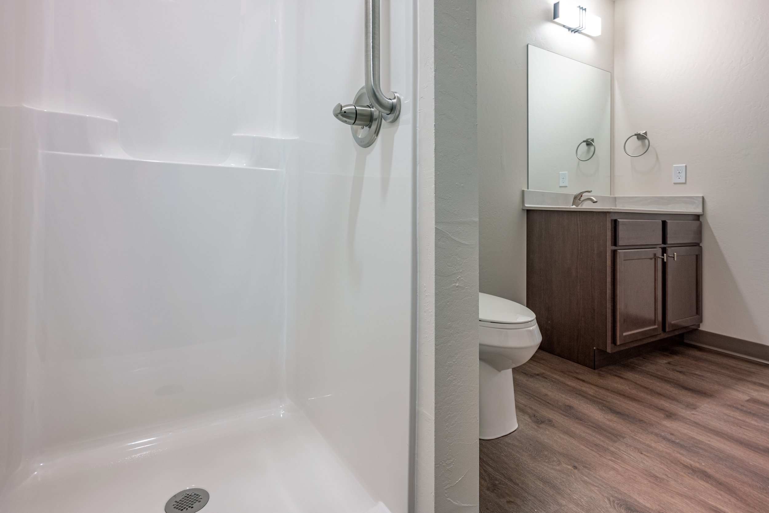 Bathroom 2-2.jpg
