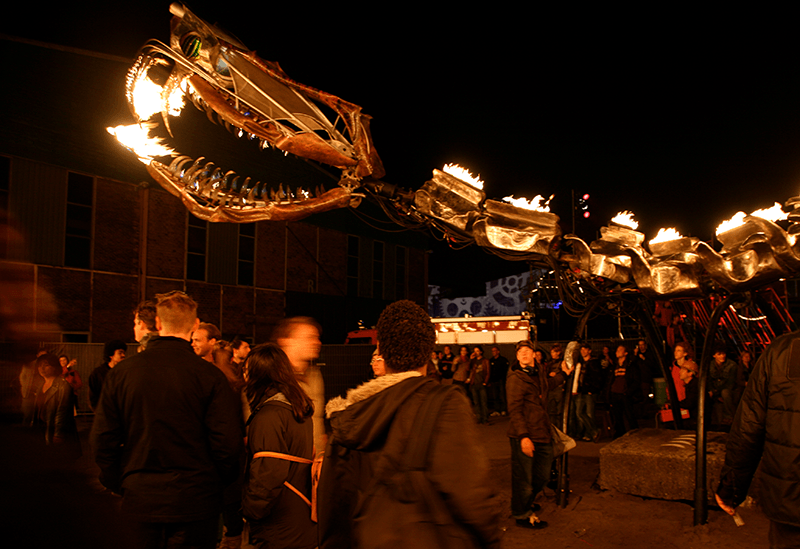 Serpent above the crowd. photo: John Behrens 2007
