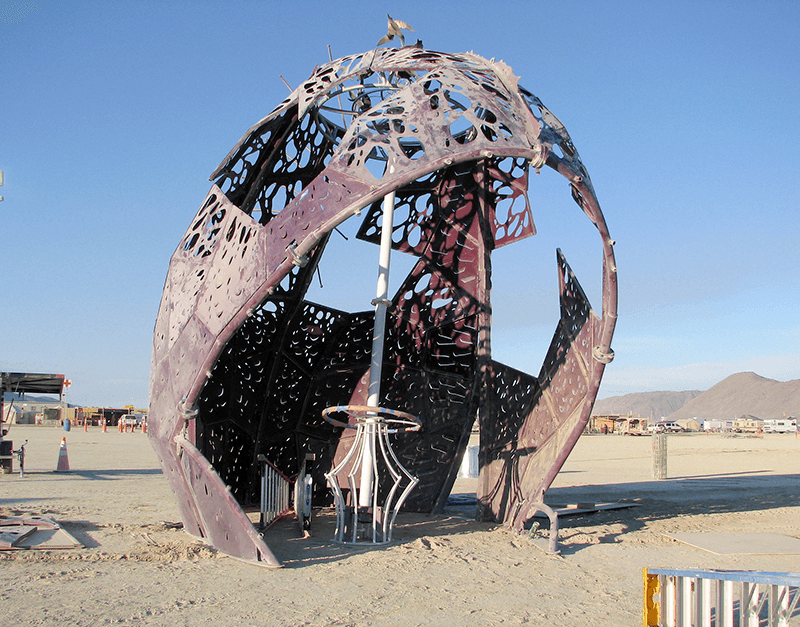 Partial assembly of Illumacanth (bolted sheet metal scales assembled onto structure). photo: Masha Oguinskaia 2015