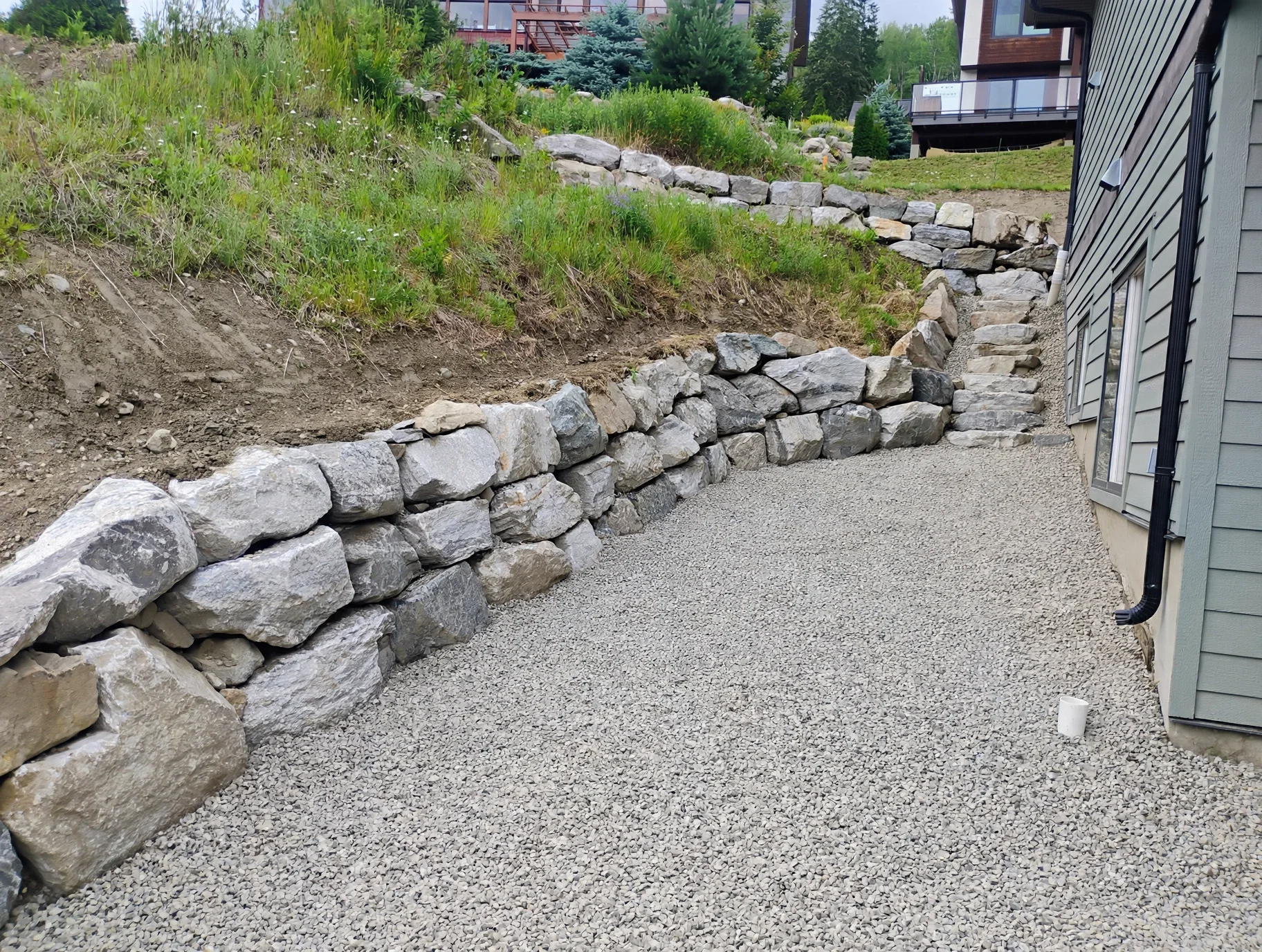 clean_gravel_yard.webp