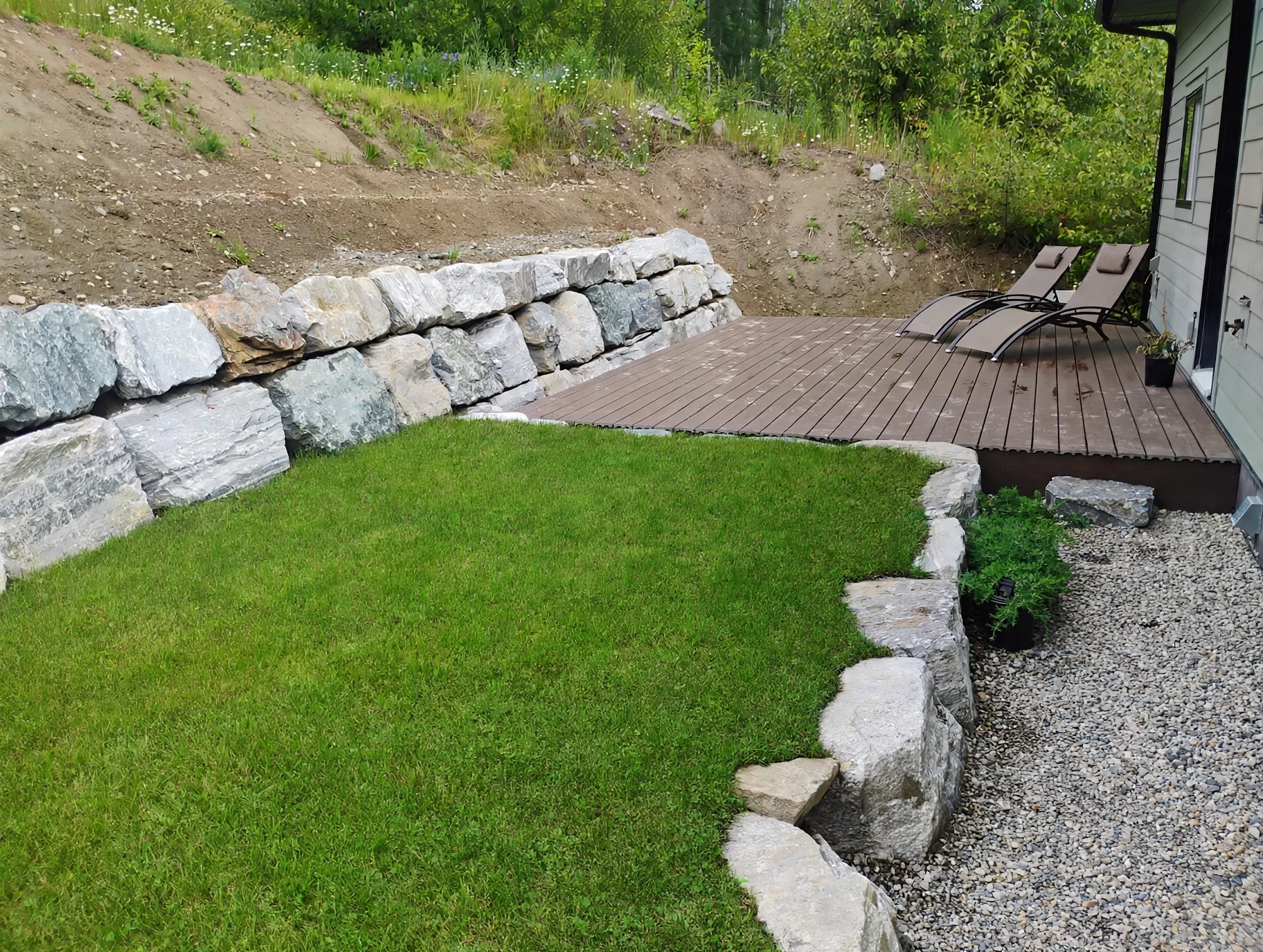 clean_backyard_deck.webp