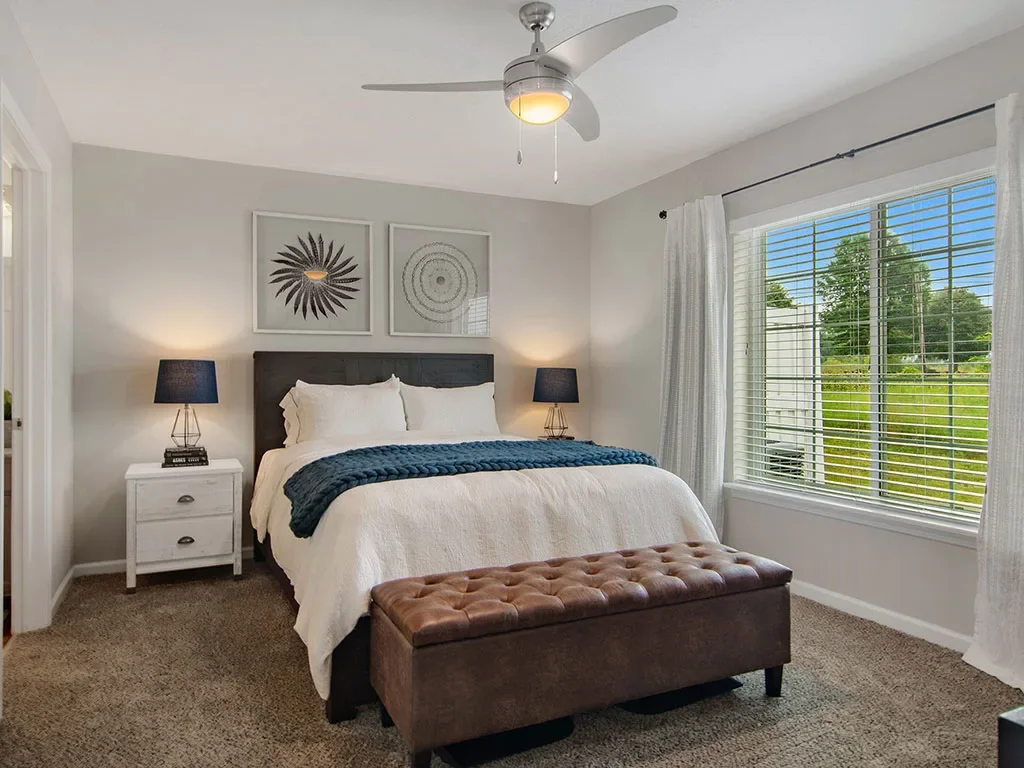 monroe-north-carolina-apartment-rentals-redwood-monroe-gallery-main-bedroom.webp