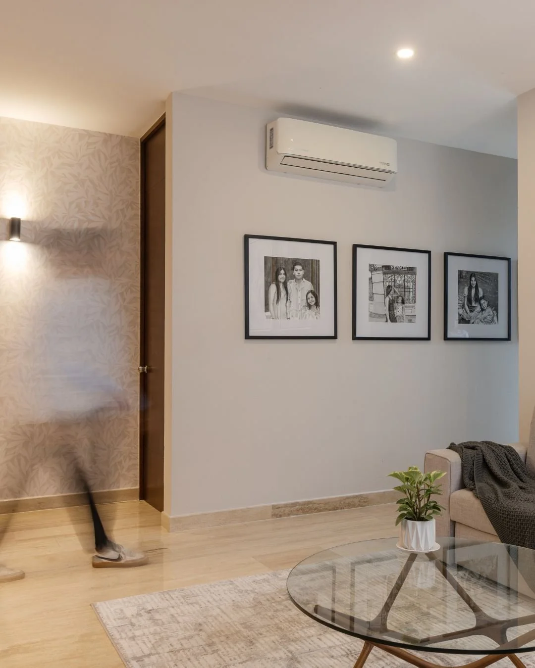 Un proyecto donde la elegancia del dise&ntilde;o contempor&aacute;neo se integra a la perfecci&oacute;n con la calidez del hogar, creando un espacio que invita a quedarse.

#SocietyOfArchitecture #SOA #InteriorArchitecture #InteriorDesign #Homedecor 