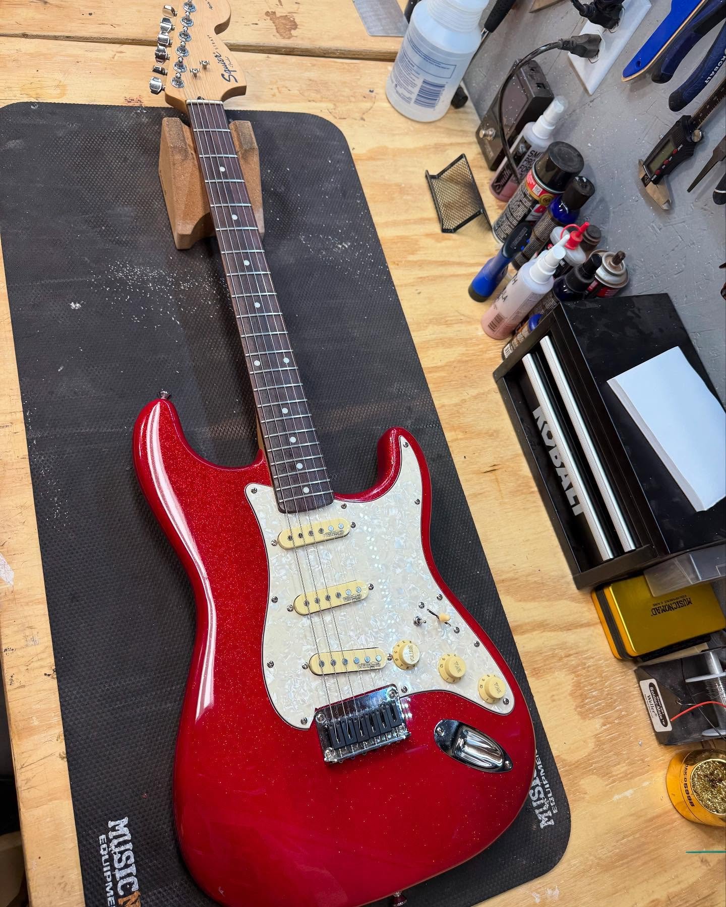 Squire red sparkle straight parts caster build came in for a Gilmour mod and a setup. Plays incredibly. Swipe for before/after #luthier #partscaster #nashville #guitarrepair #strat #stratocaster #music #guitar #electricguitar