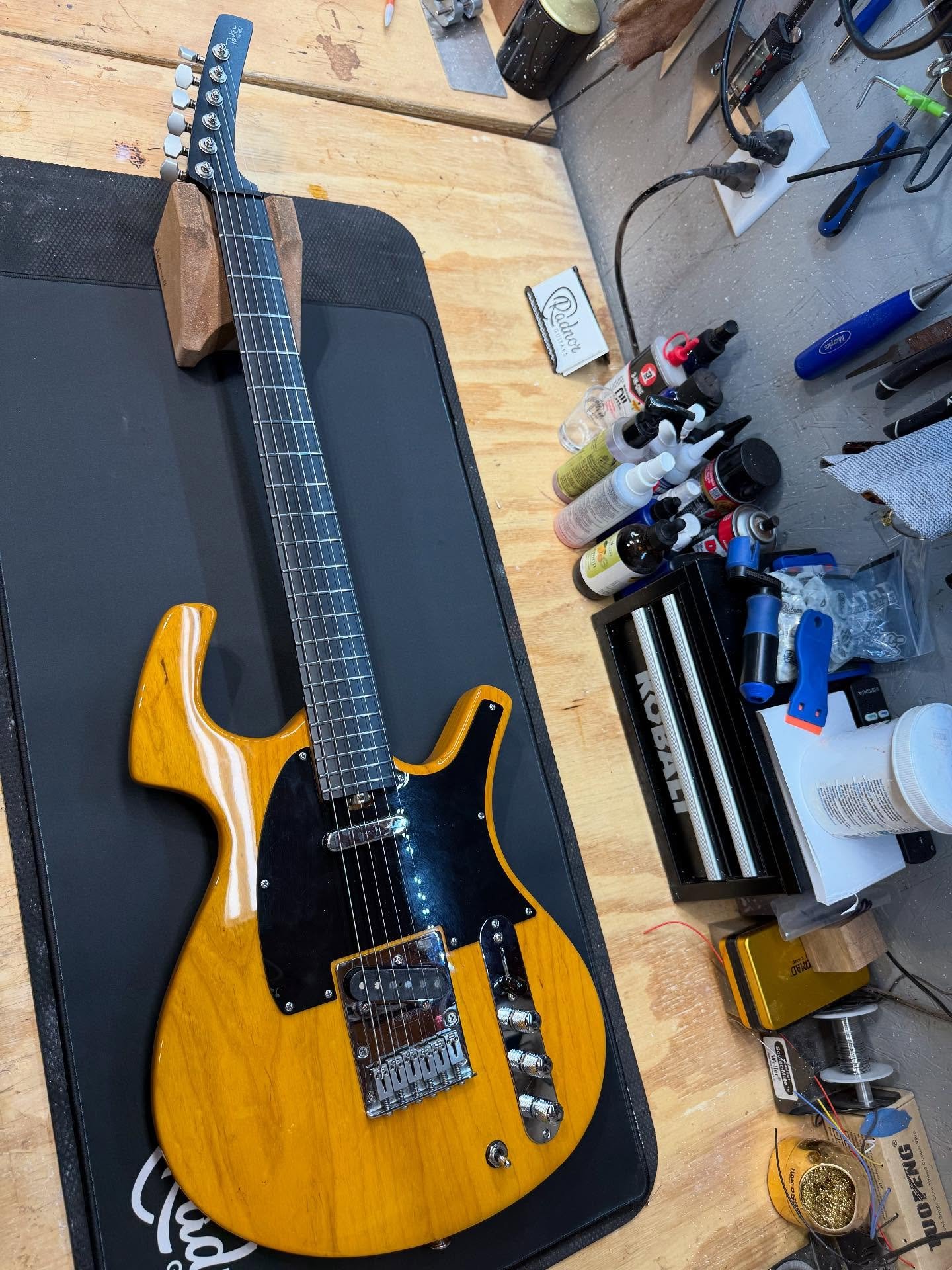 Parker Southern Nitefly on the bench. These were incredible guitars. I was able to bring this one back from the dead. No output, electronics were fully corroded and the PCB inside was fried. Now fully functioning like new. Super comfortable. Not supe