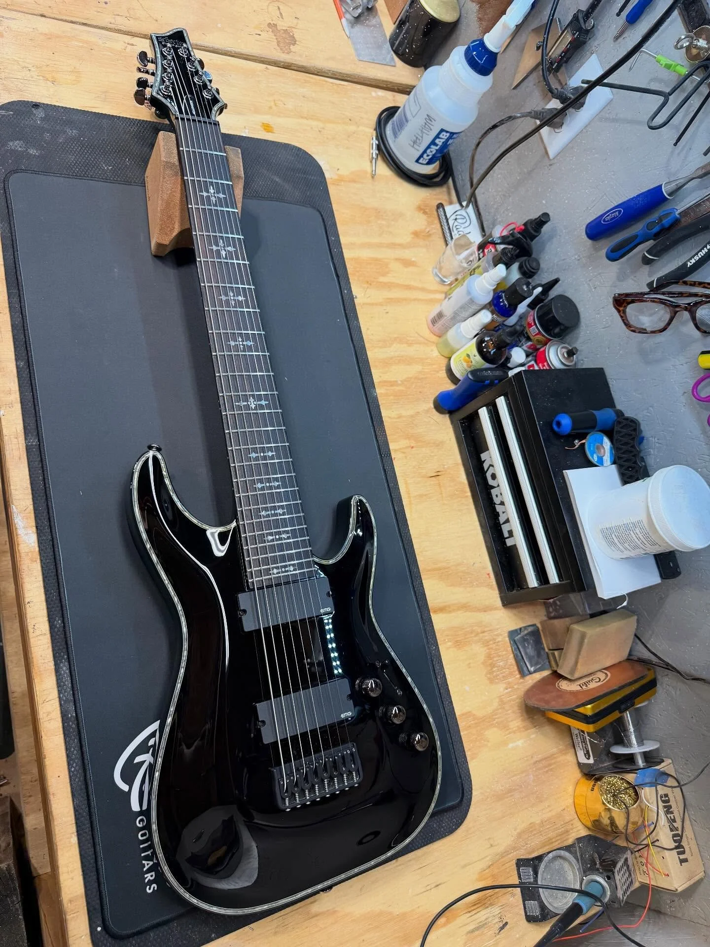 Schecter 8 string in for a quick setup. #metal #8string #guitar #schecter #guitarrepair #luthier #nashville