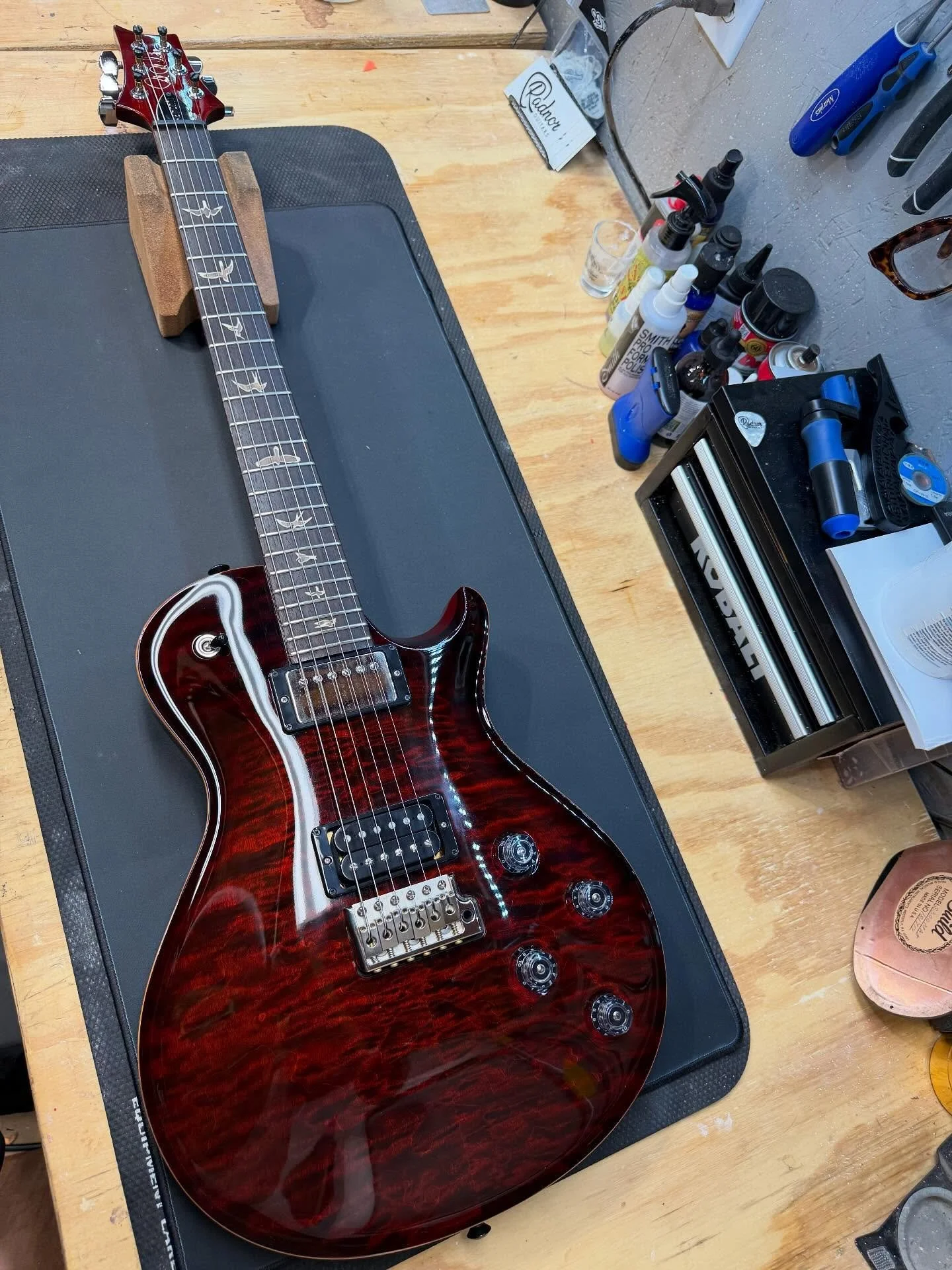 This @prsguitars came in for a quick setup. Some of my favorite guitars to work on and look at. They play and sound beautiful. They look sharp too. #luthier #nashville #musiccity #rock #metal #tremonti #prsguitars #prs #guitarrepair
