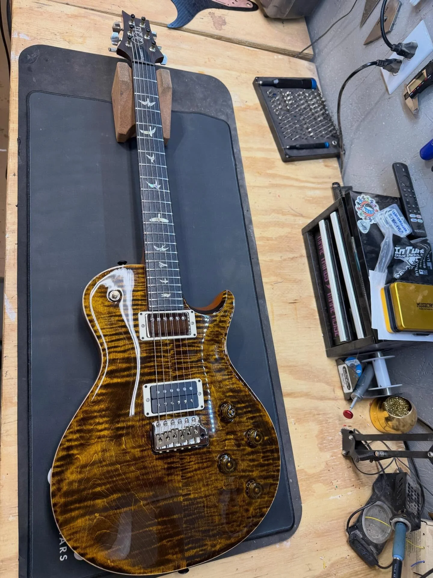 Happy Thanksgiving! Beautiful @prsguitars on the bench for a setup. Always staying grateful! 💀🥀⚡️#musiccity #nashville #prs #prsguitars #luthier #guitarrepair