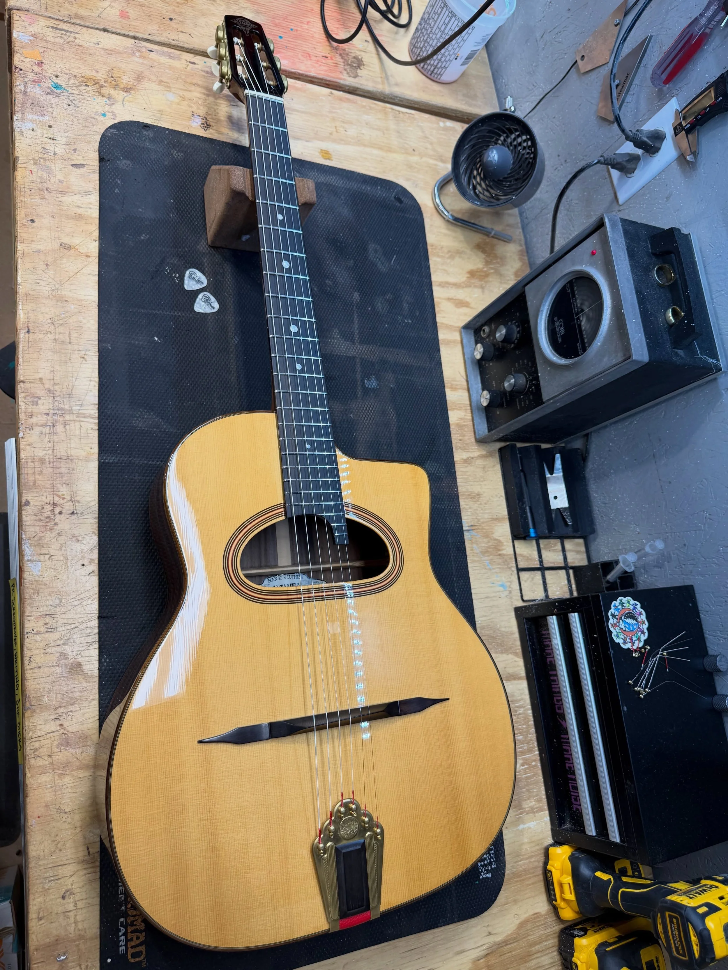 Not too often a Gypsy jazz guitar comes in. These things are funky, but so so cool. Bring me more, I had a blast with this one. #gypsyjazz #gypsyjazzguitar #jazz #luthier
