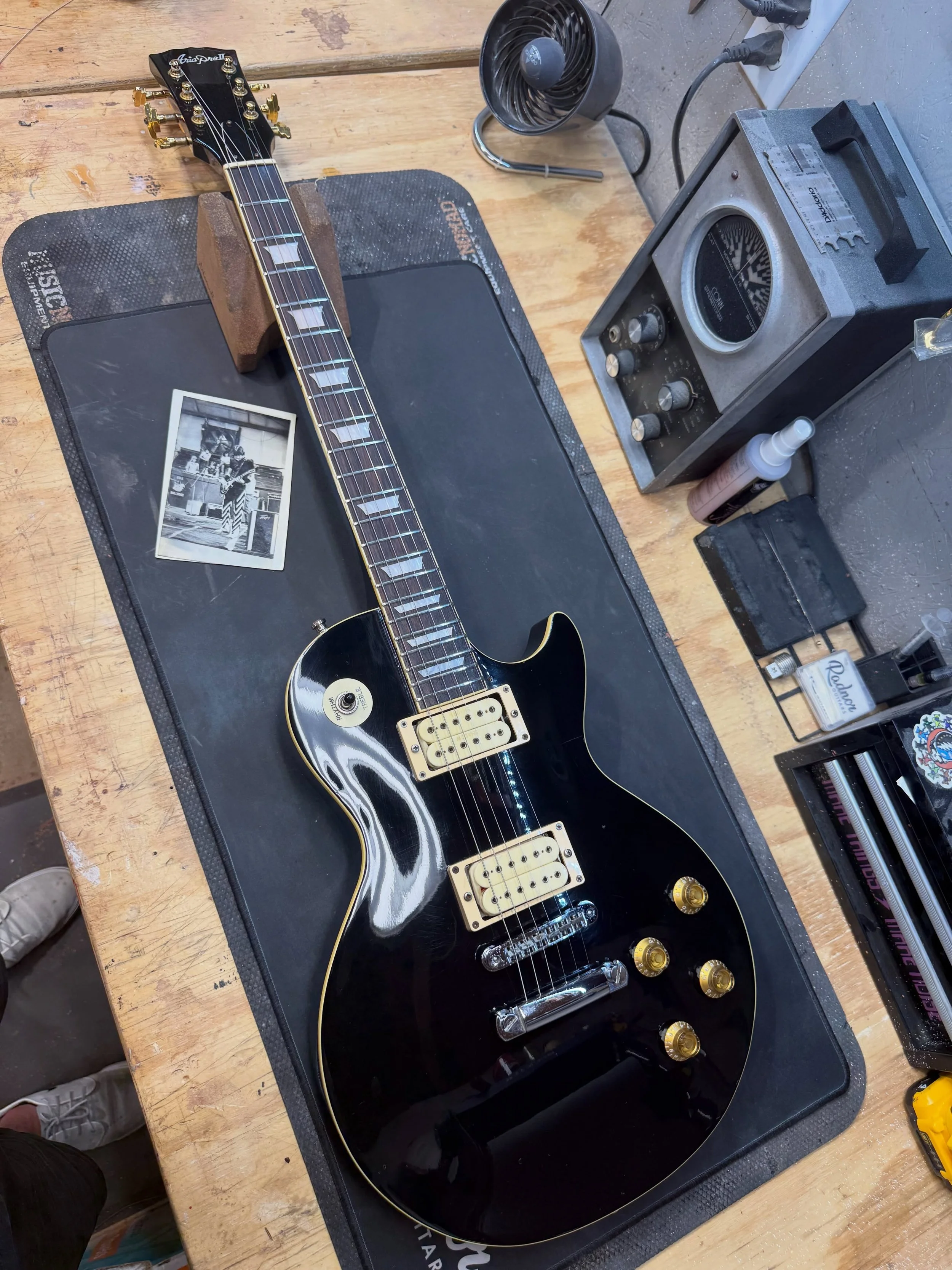 This @ariaguitars came in for a setup with a sweet story. The current owner bought it and it came with a picture of the original owner and a little note. So cool to see your instrument&rsquo;s history and keep it alive. Swipe for the close ups! This 