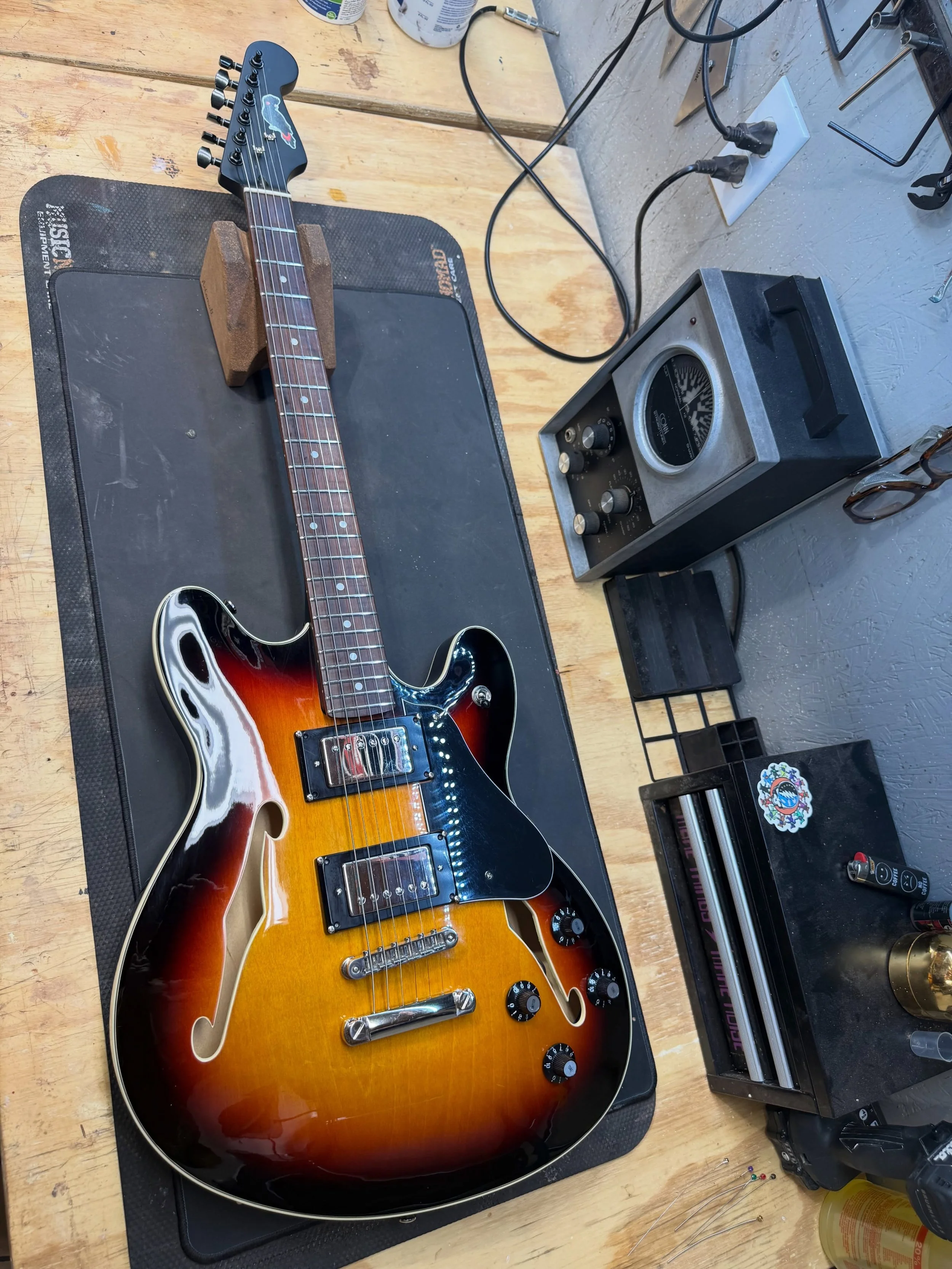 This was a fun one. A body shape you don&rsquo;t see too often. Love it. Nut replacement and setup for this parts caster. Feels incredible. #luthier #partscasters