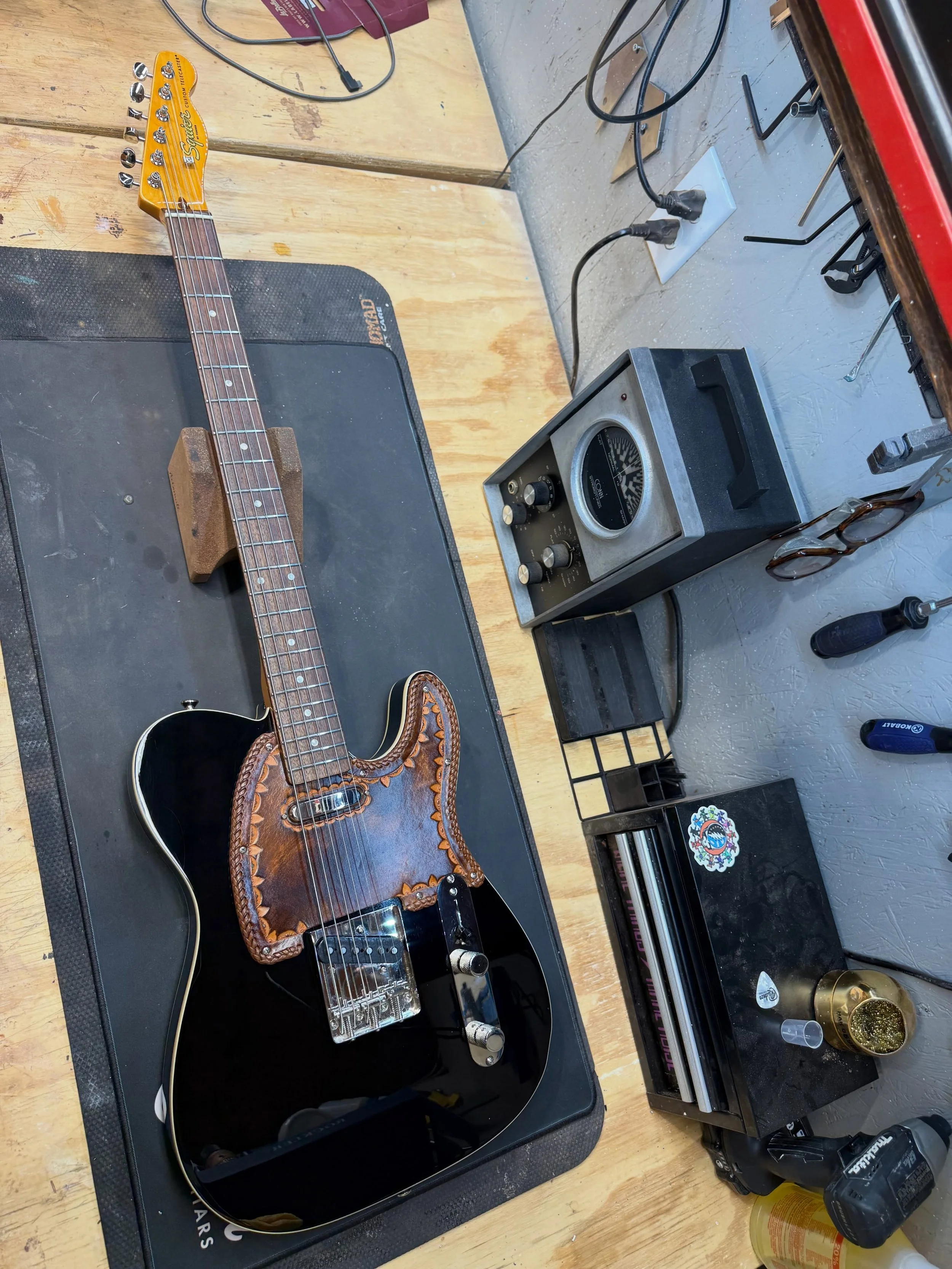 Sweet Tele baritone for @paul_avram1 came in for a setup and a new volume pot. Strung up with some @labellastrings my fav..this thing set up incredibly with some super low action. A ripper for sure. Check out that leather pickguard! #baritone #tele #