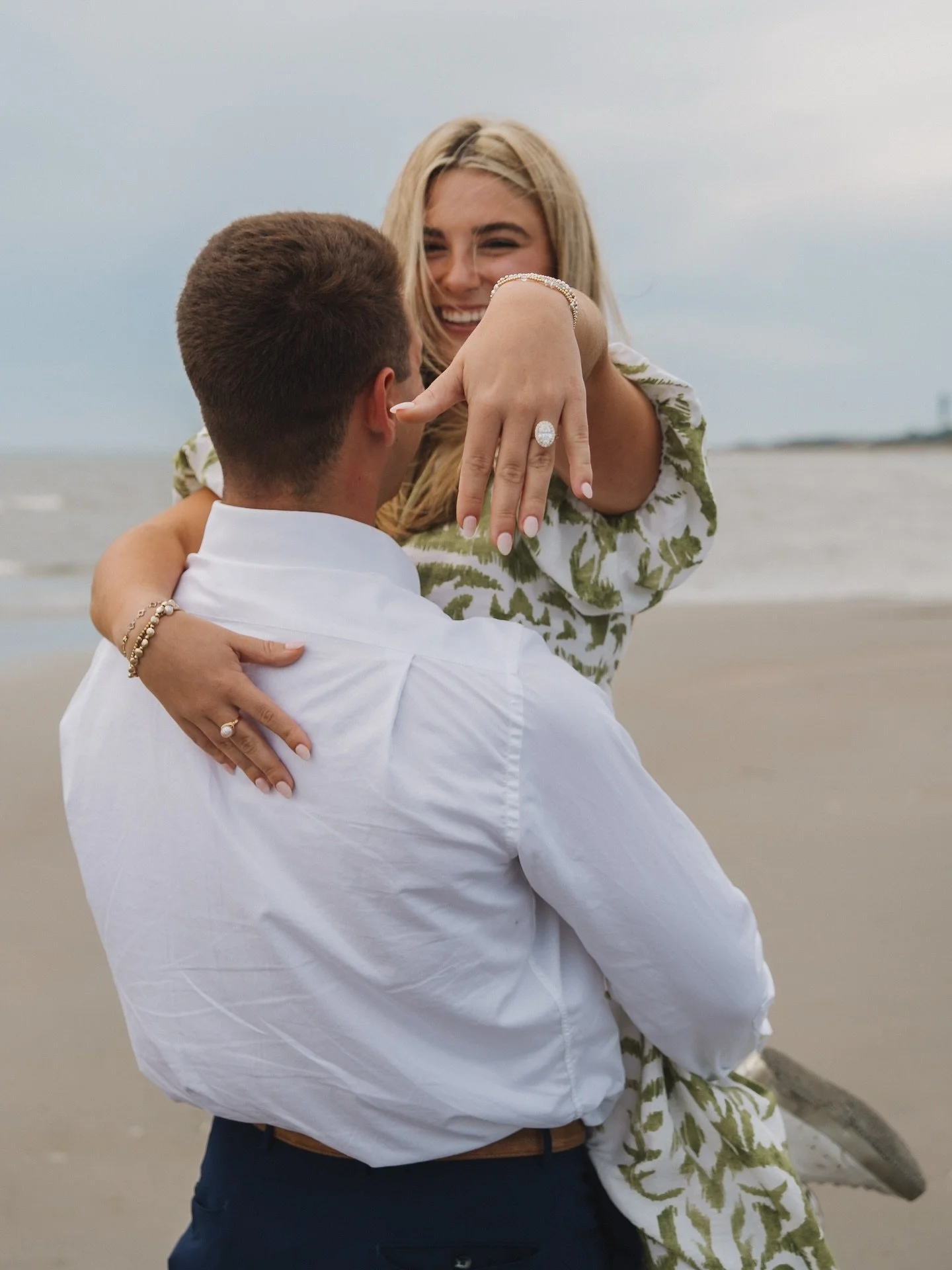 It was such a joy getting to take photos at Emily + Weston&rsquo;s proposal, will never get over getting to work with such sweet couples:&rsquo;)
&bull;
&bull;
&bull;
&bull;
&bull;
#charlestonsc #charlestonphotographer #charlestonengagement #charlest