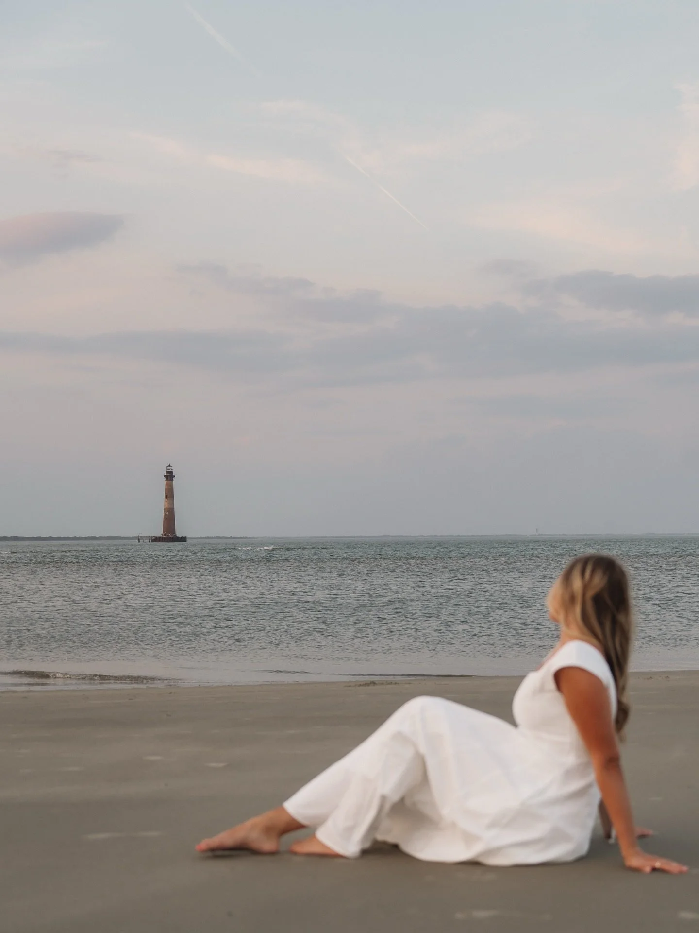 2026 Seniors!! I am now booking for spring + fall graduation photos, make sure you get in to have your photos by graduation✨