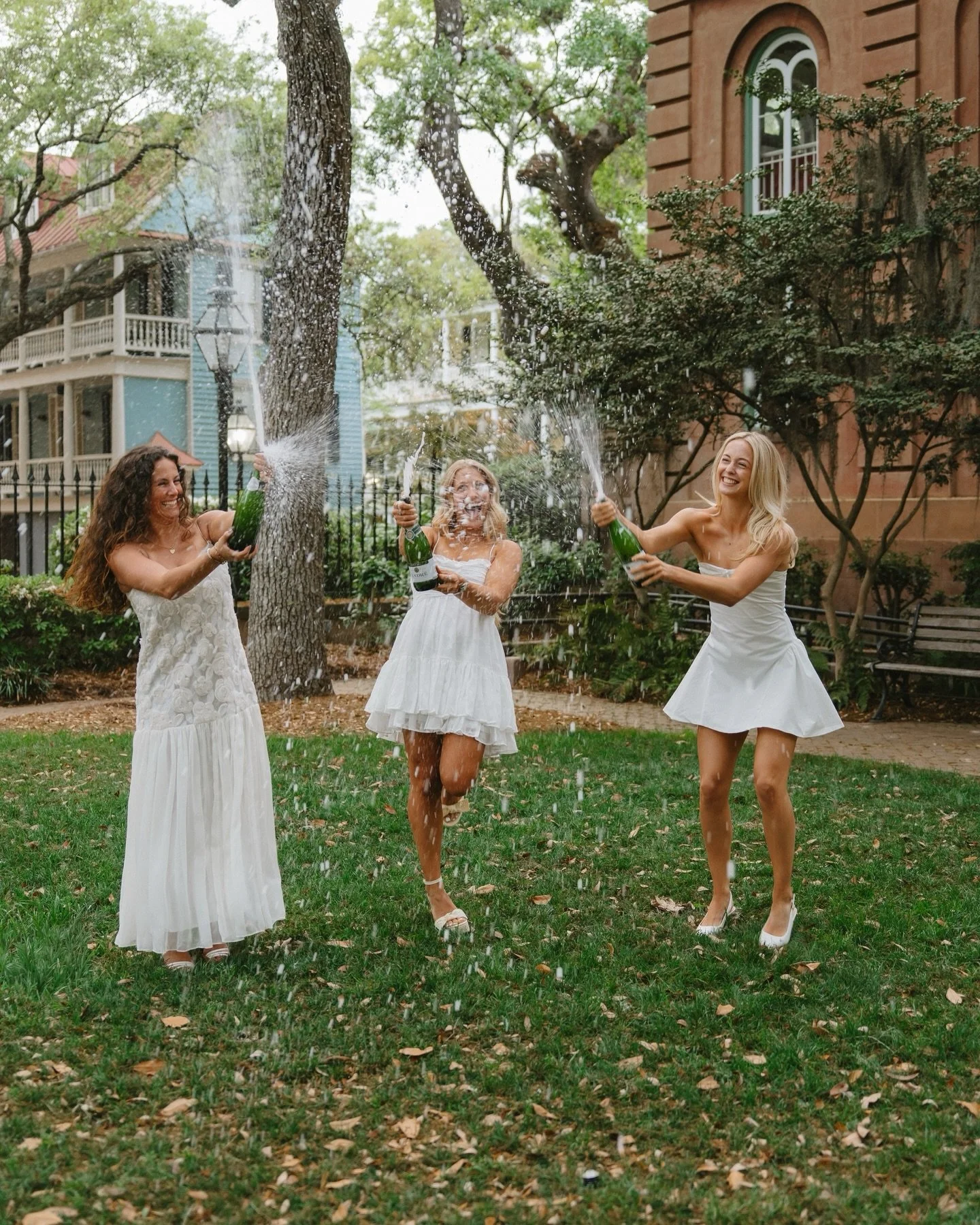 One thing about me is I LOVEEEE a group senior session!! It can be hard to get in front of a camera by yourself, but having someone else with you makes it so much more fun🥰 

Book your senior session using the link in my bio!