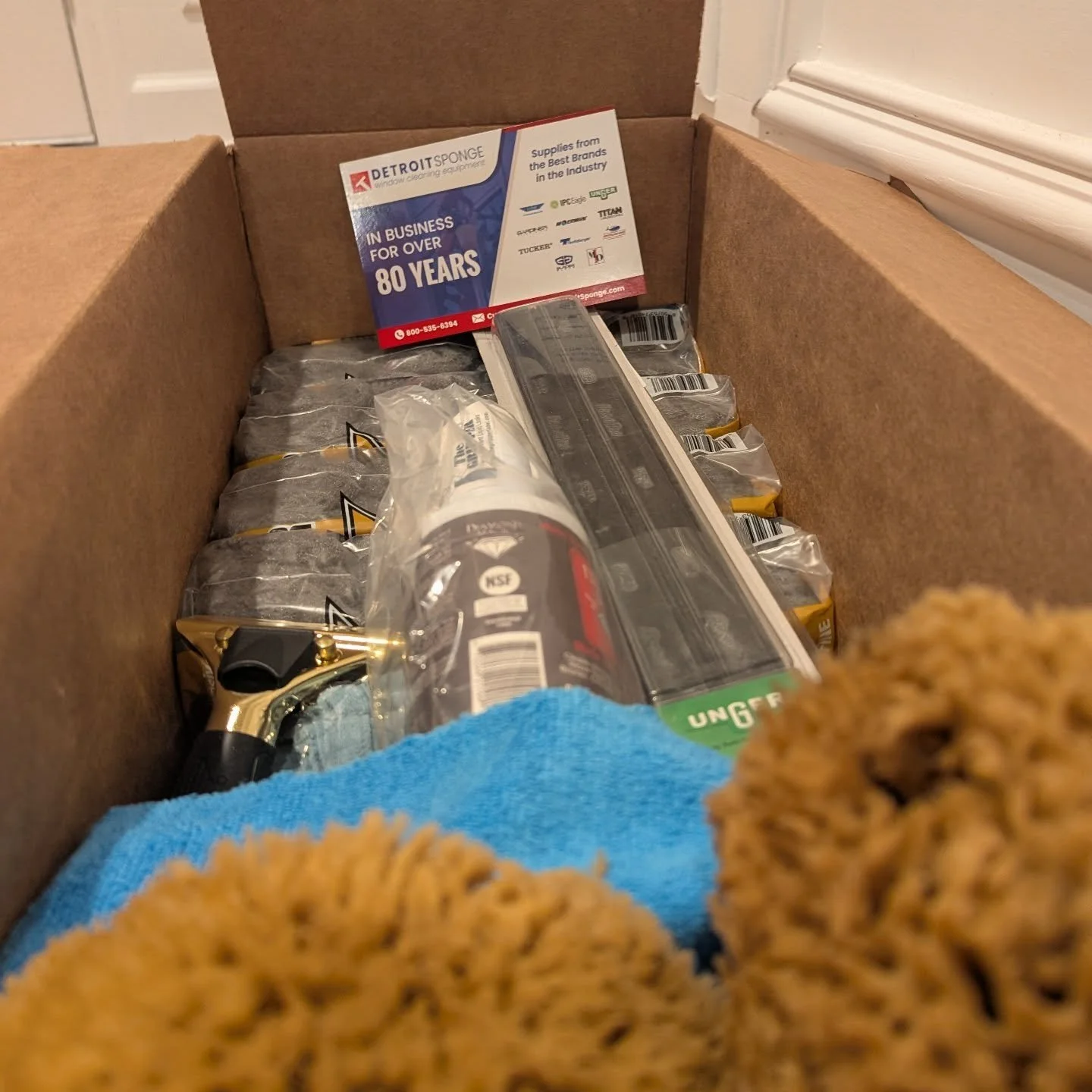 Shout-out to #detroitsponge for the great deals, and fast shipping!

#windowwashing #windowcleaning