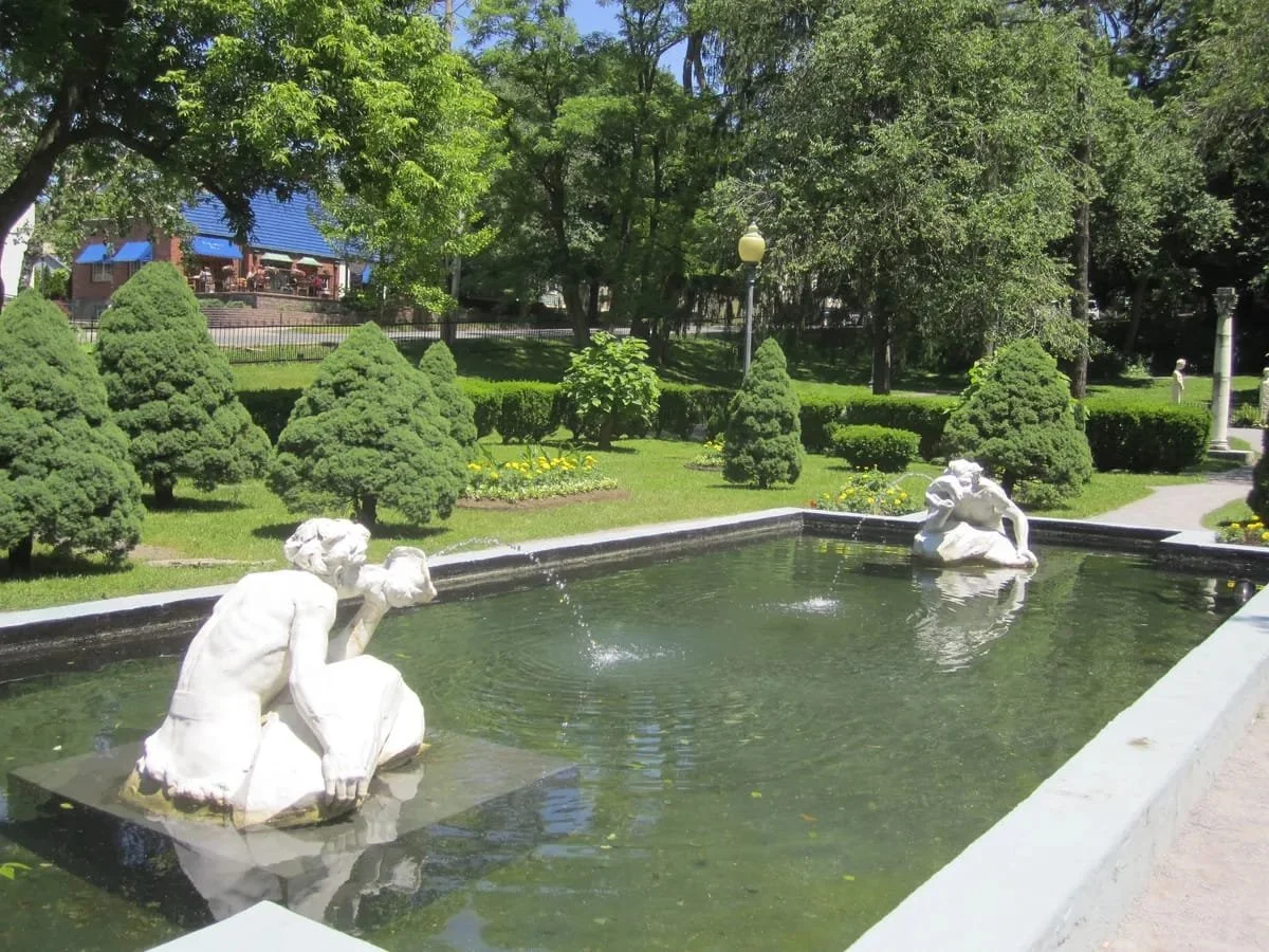 In the heart of Congress Park, the iconic Spit n' Spat fountain features two sculpted mermen locked in a perpetual water duel - a
little mischievous, a little mythic, and unmistakably Saratoga. Their steady stream of exchange has become a symbol of t