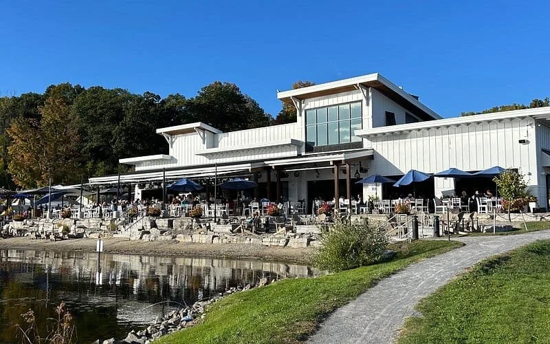 Lago and KOS are Saratoga’s unofficial yin and yang: one heats you up with an Electra beer, the other bakes the stress out of you like a human sourdough loaf. Hit Lago for the vibe, hit KOS for the recovery - together they’re the city’s smoothest cyc