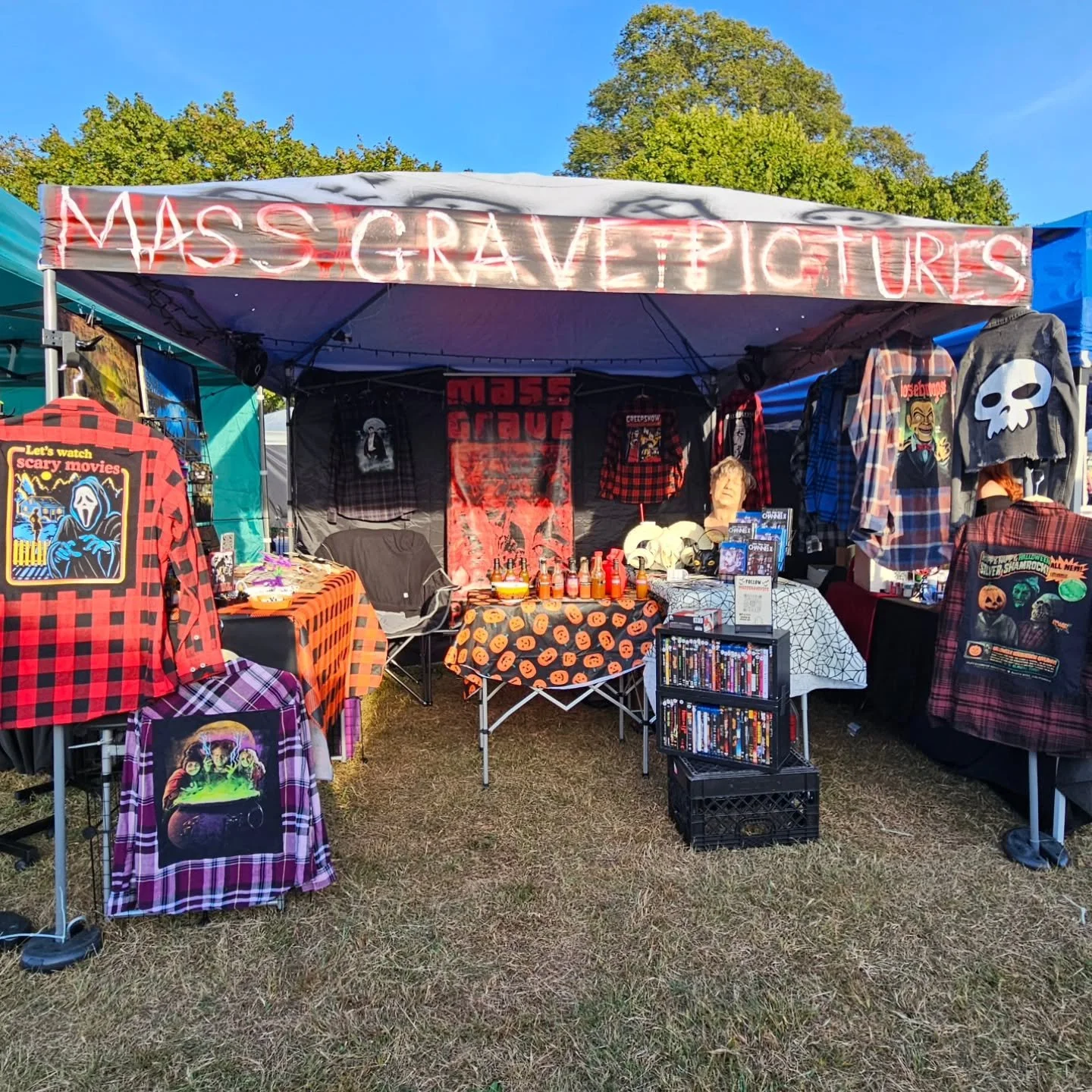 Horror movies and hot sauce! We're at @moonlightmarketli all night! Stop by and let us kick your Spooky Season up a notch 🌶️📼🎃

#longislandevents #longisland #indiehorror #homemade #odditiesmarket