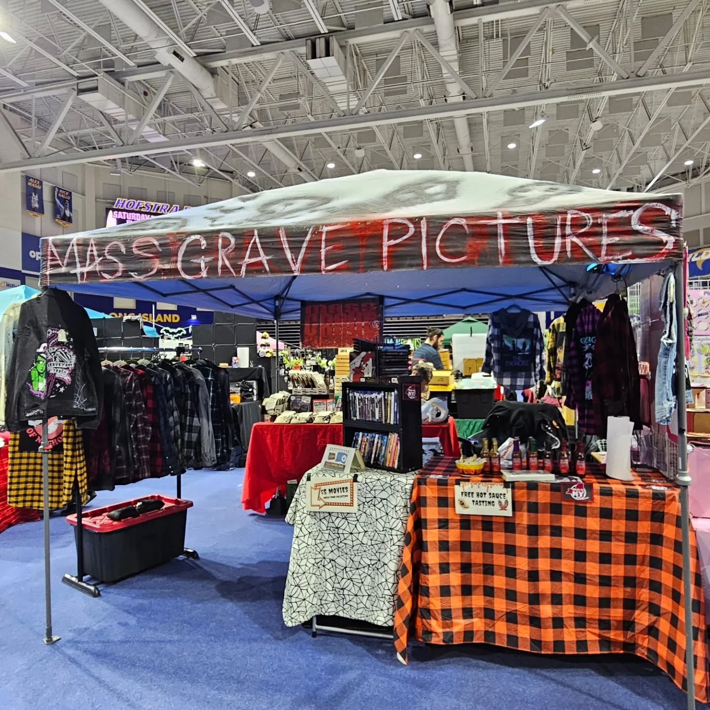 We're at the Moonlight Market EXPO with all new hot sauces, Blind Date with a Horror Movie packs, upcycled horror flannels, and of course copies of our own movies! There's two floors of vendors and panels running all day!
#supportindieartists #shopsm