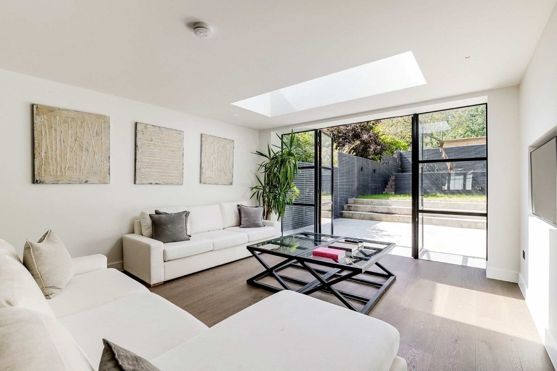 PELHAM+%26+Co.%2C+Christchurch+Hill%2C+Hampstead%2C+London.jpg