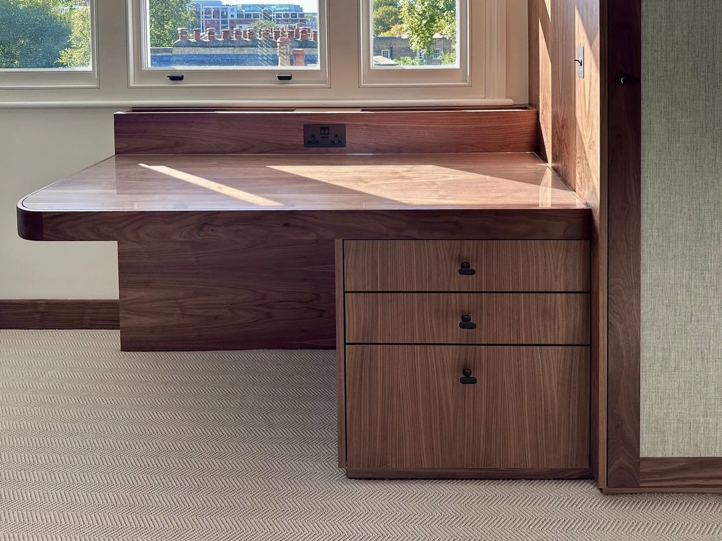 Joinery is a huge part of what we do.
Our clients value the benefit of having an in-house joinery team, capable of creating bespoke, made-to-measure pieces that transform how a space feels and functions.
From fitted wardrobes and dressing tables to