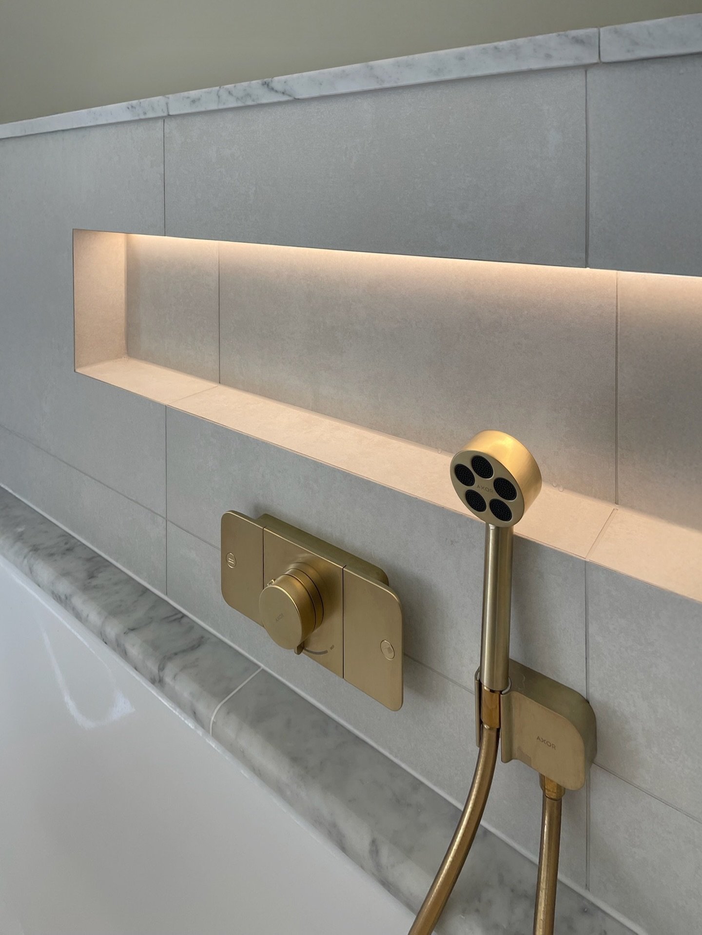 A compact space, carefully designed and beautifully built.
This bathroom, set just off the staircase, demonstrates how considered planning and precise detailing can transform even the smallest footprint into something refined and luxurious.
At PELH