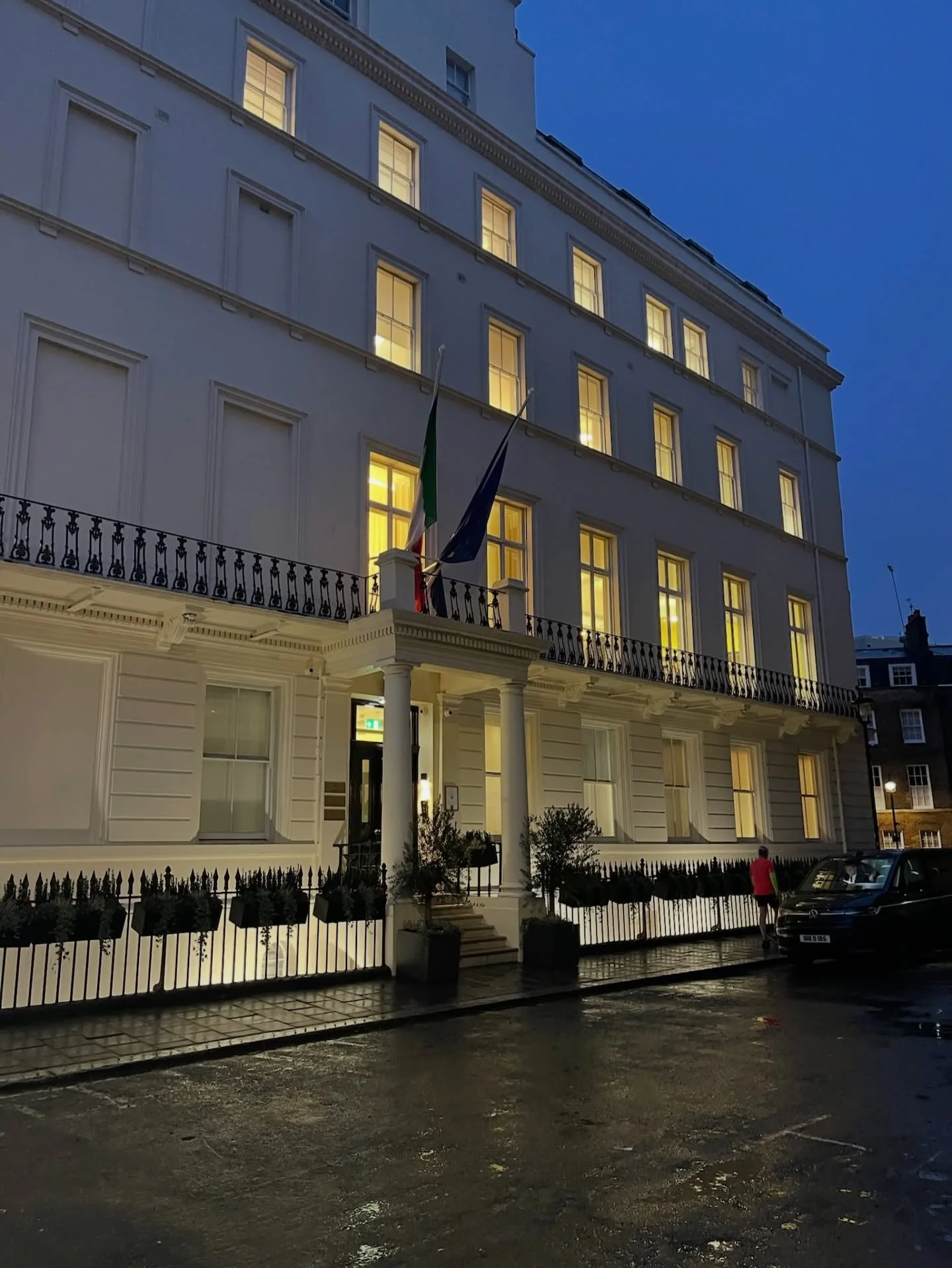 Carlos and Lauras had the pleasure of attending Casa Italia: Behind the Project at the Embassy of Italy in London, an evening exploring the Molteni Group&rsquo;s collaboration with the Embassy&rsquo;s new premises.
A thoughtful conversation with Giu