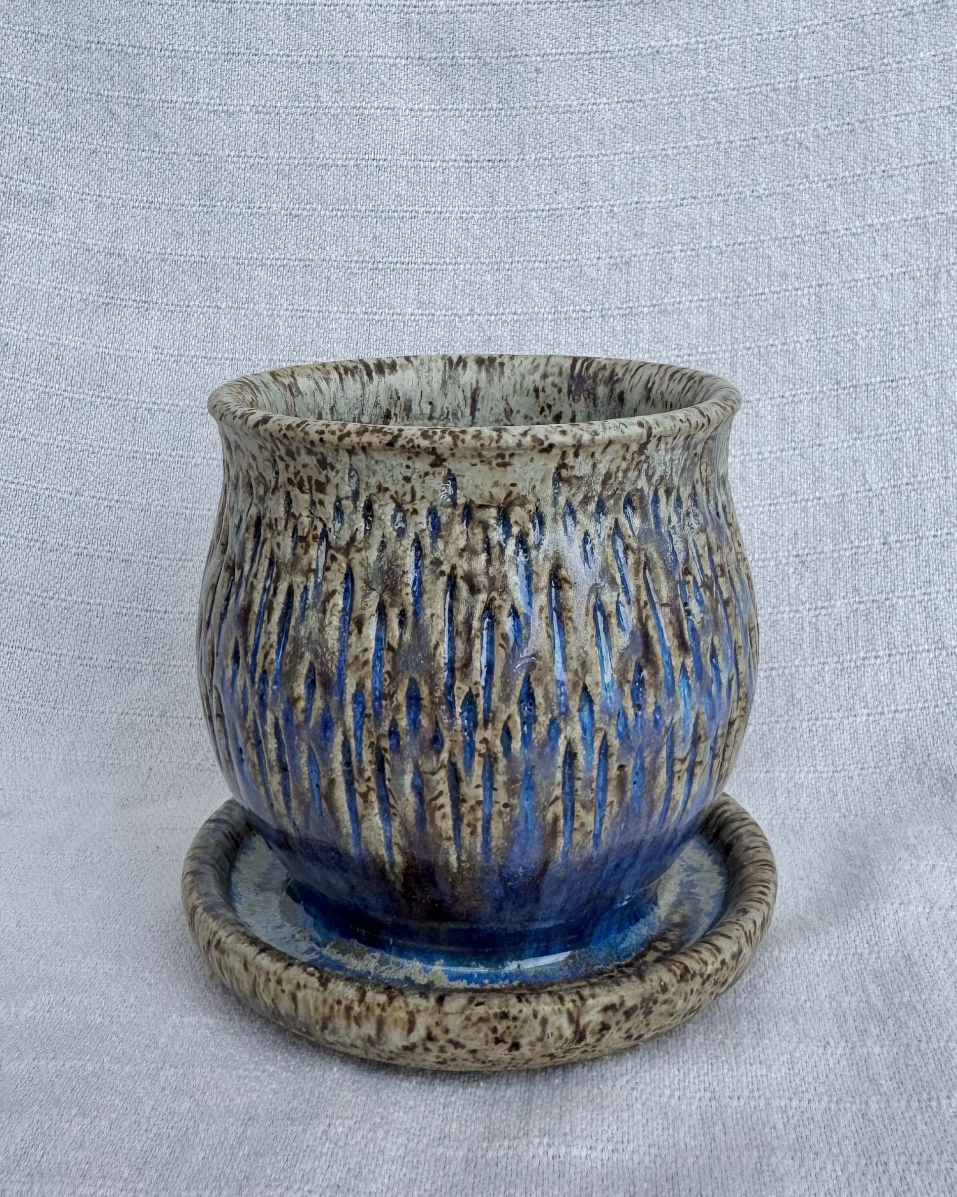 planter with drip tray